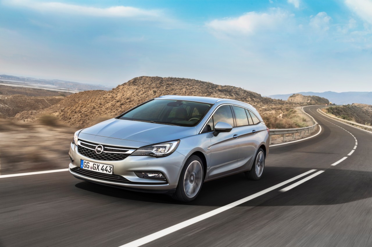 De Auto van het Jaar 2016 is de Opel Astra. In de Car of the Year verkiezing werd de nieuwe generatie Astra tot winnaar verkozen door een 58 koppige jury.