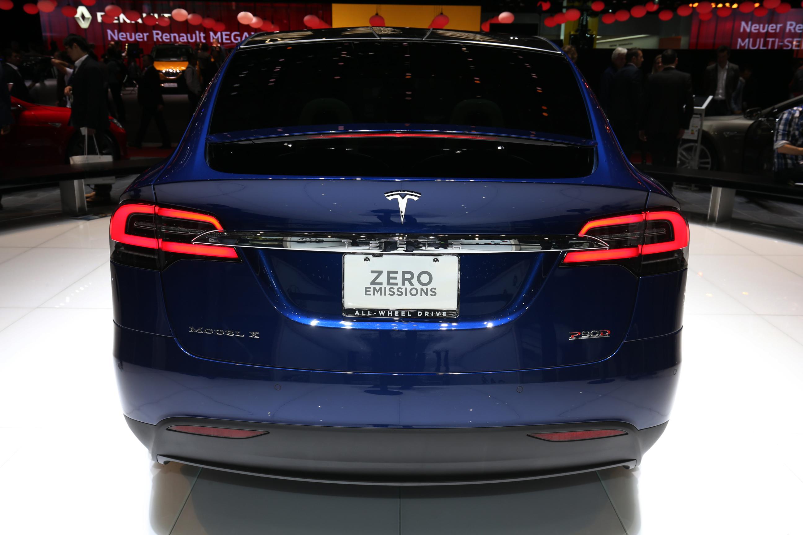 Prijzen, uitvoeringen en opties Tesla Model X bekend. De nieuwe Model X is er vanaf 94.500 euro voor de Model X 70D en als Model X 90D voor 111.200 euro.