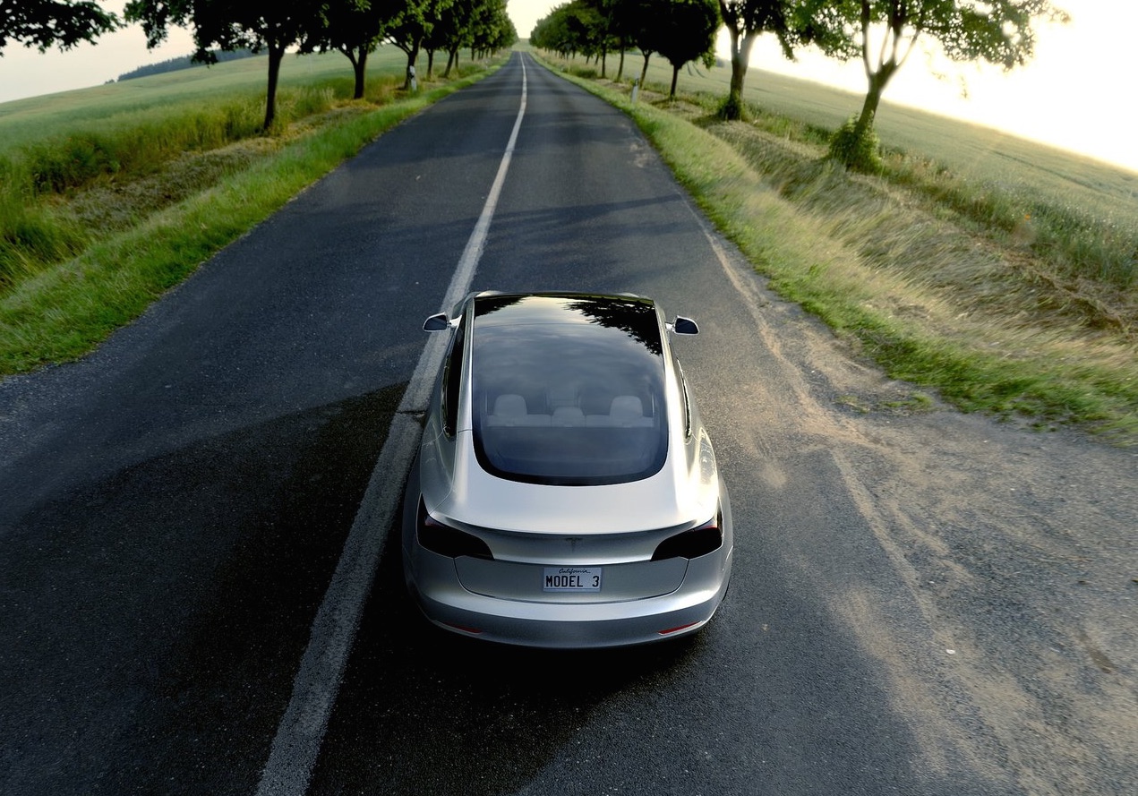 Eerste foto's en details Tesla Model 3, de volledig elektrische Tesla met een betaalbare prijs van 35.000 dollar.