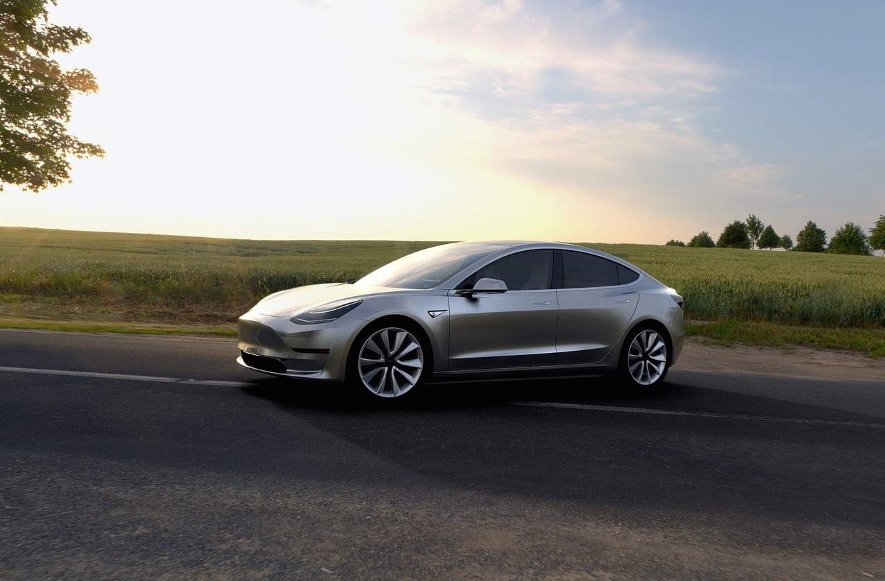 Eerste foto's en details Tesla Model 3, de volledig elektrische Tesla met een betaalbare prijs van 35.000 dollar.