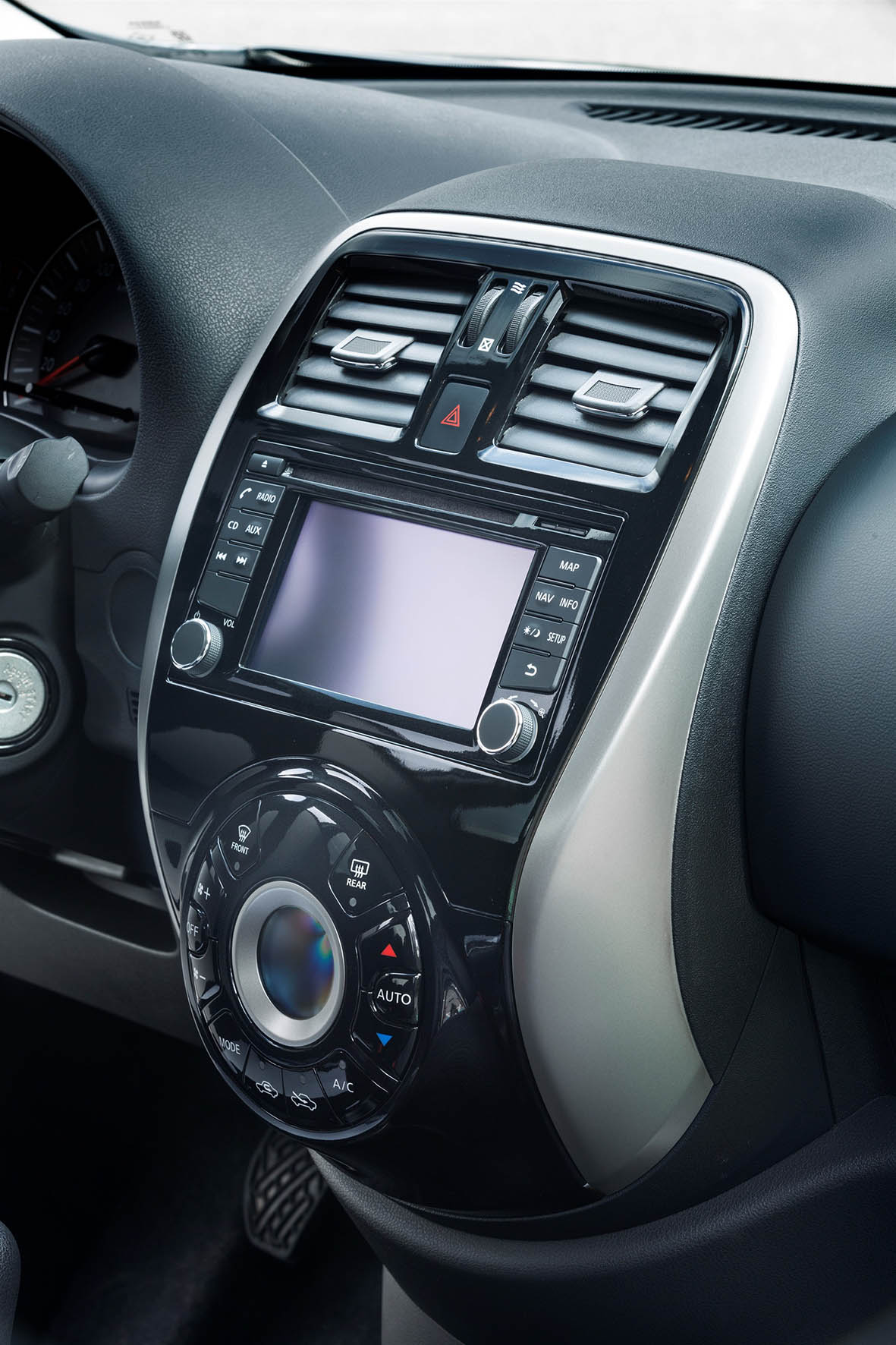 Nissan Micra Connect Edition N-TEC is een speciale uitvoering op basis van de Micra Acenta. Zijn introductie vindt plaats op de IAA Frankfurt.