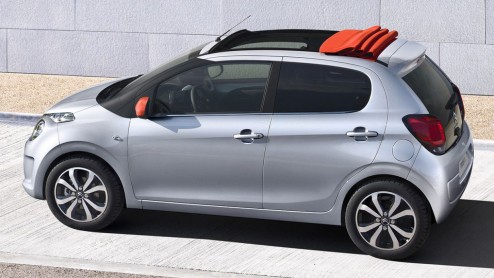 En daar is de tweede telg van de drieling. Na de Peugeot 108 volgt nu de nieuwe Citron C1. Nu is het nog wachten op meer info over de nieuwe Toyota Aygo die het drietal compleet maakt.