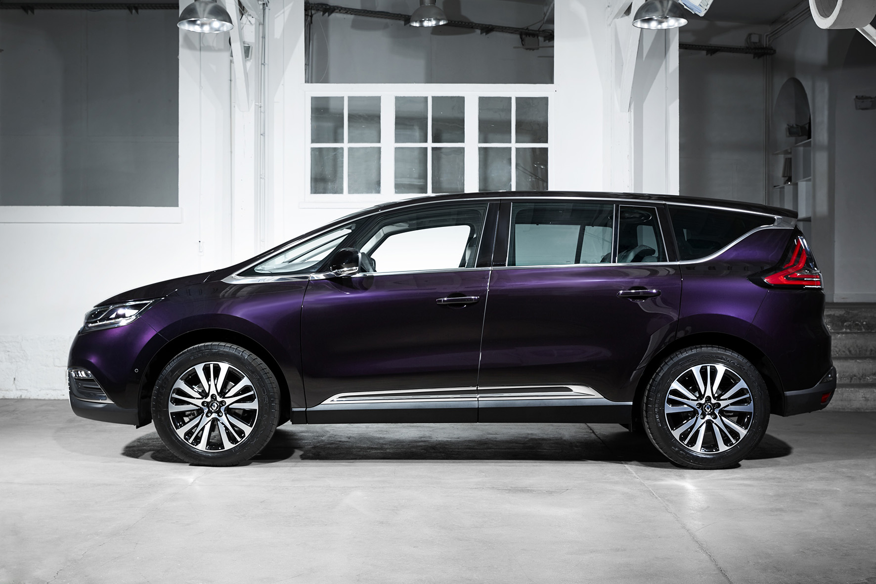 Alle prijzen Renault Espace bekend, die eind april 2015 bij de dealer staat.