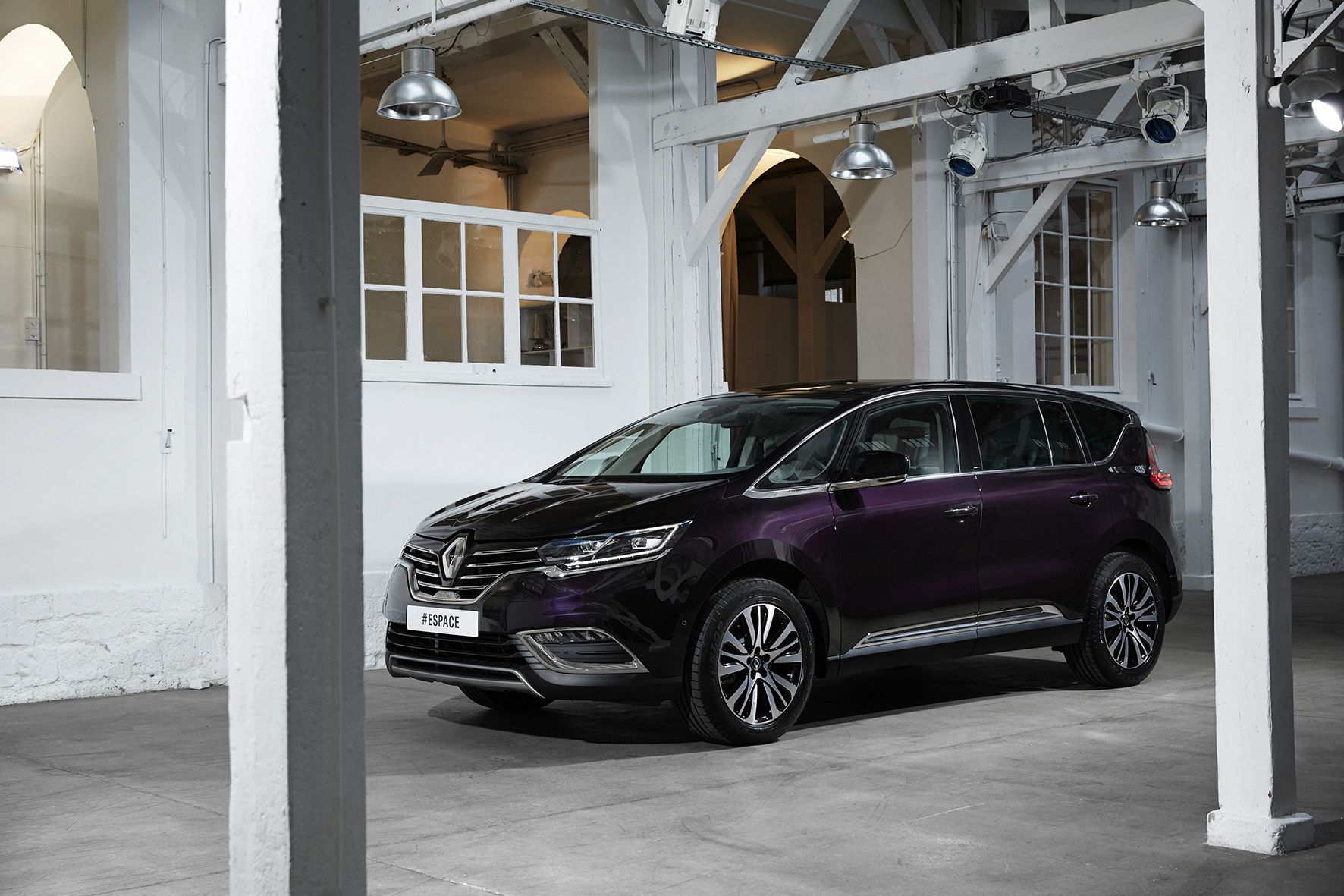 Alle prijzen Renault Espace bekend, die eind april 2015 bij de dealer staat.
