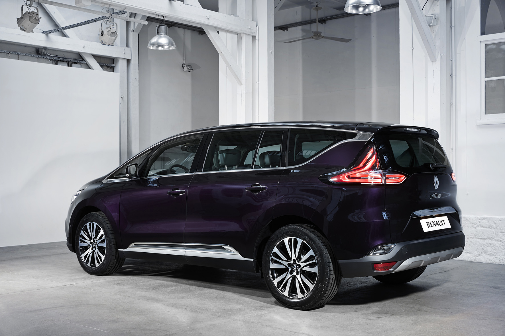Alle prijzen Renault Espace bekend, die eind april 2015 bij de dealer staat.