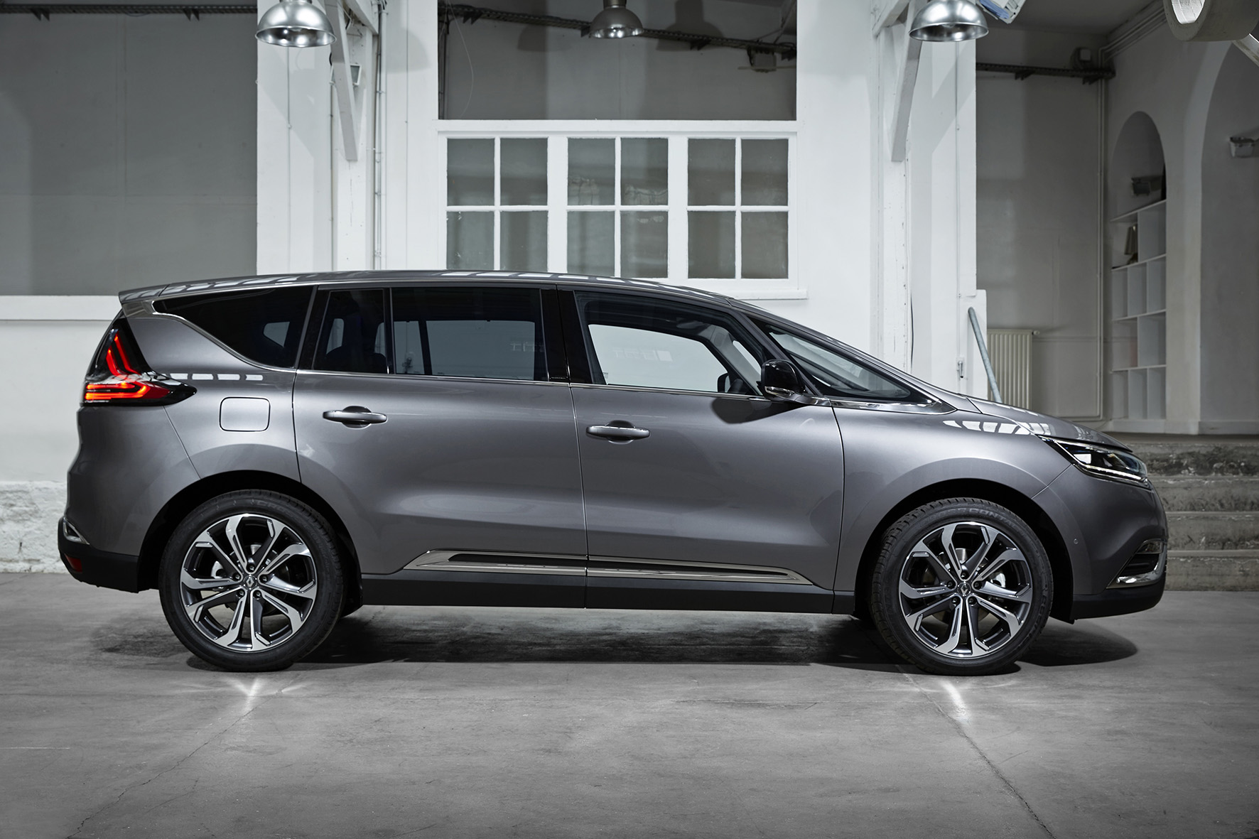 Alle prijzen Renault Espace bekend, die eind april 2015 bij de dealer staat.