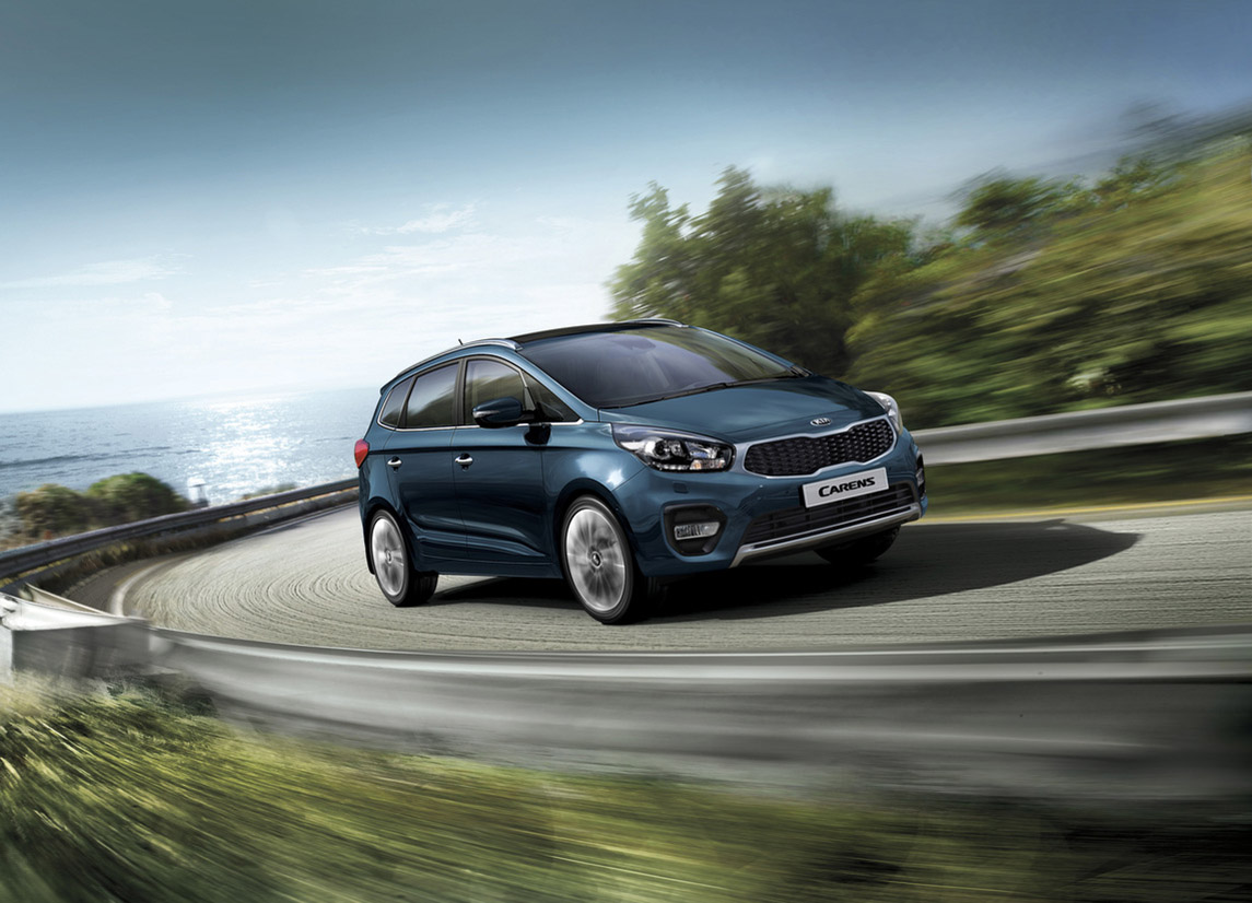 Kia Carens MY2017 is rondom opgefrist terwijl de 1.7 CRDi diesel een ECO Pack krijgt. Dit zijn de prijzen en uitvoeringen.