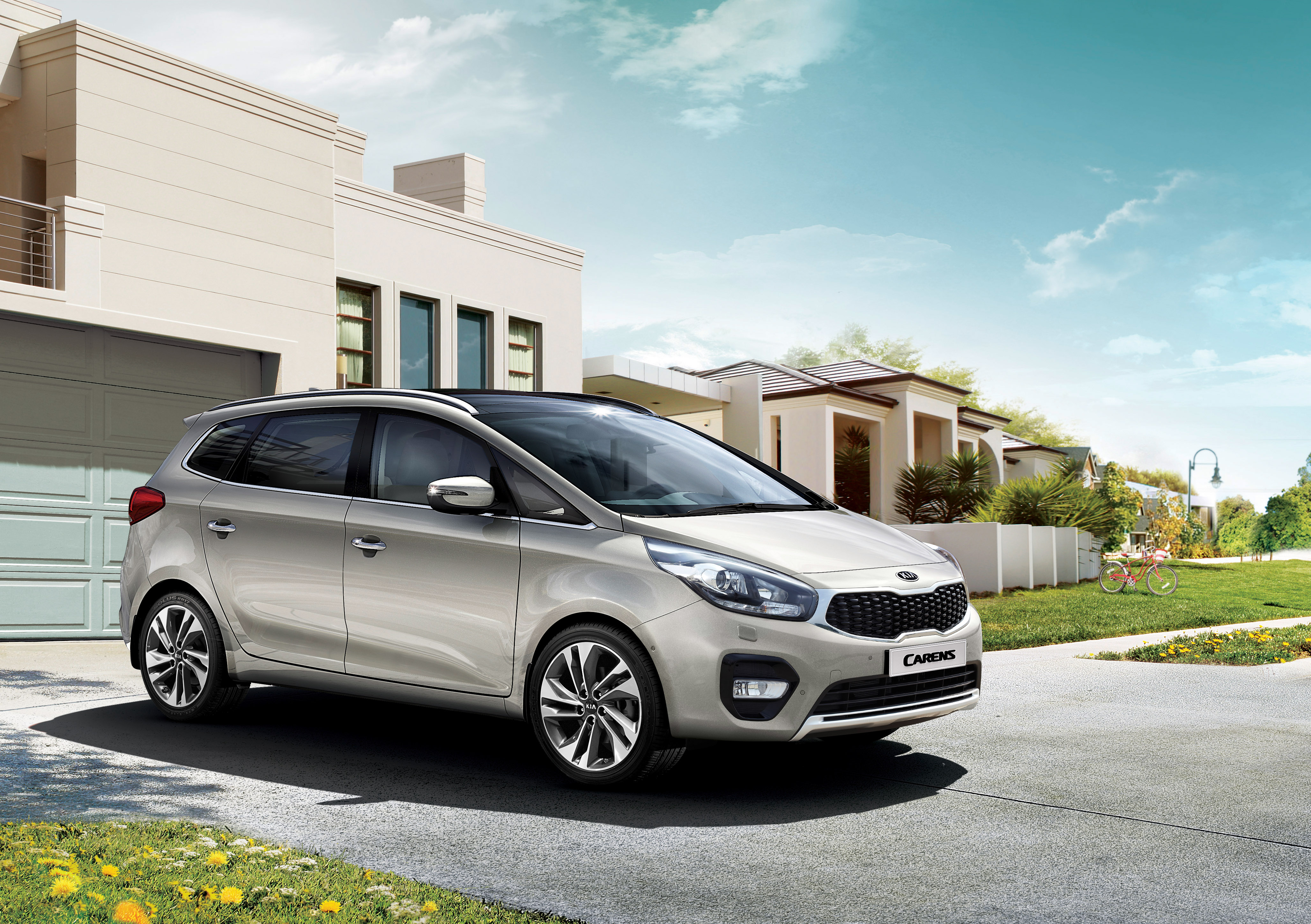 Kia Carens MY2017 is rondom opgefrist terwijl de 1.7 CRDi diesel een ECO Pack krijgt. Dit zijn de prijzen en uitvoeringen.
