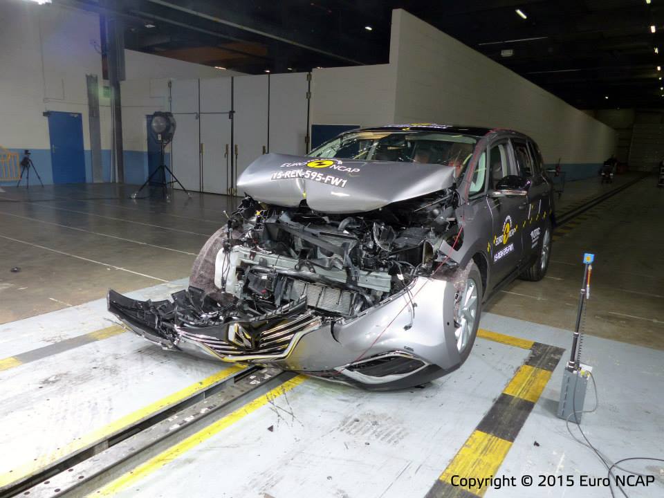 EuroNCAP crashtests in 2015 uitgevoerd met de Renault Espace, Fiat 500X, Mazda2 en Suzuki Vitara.