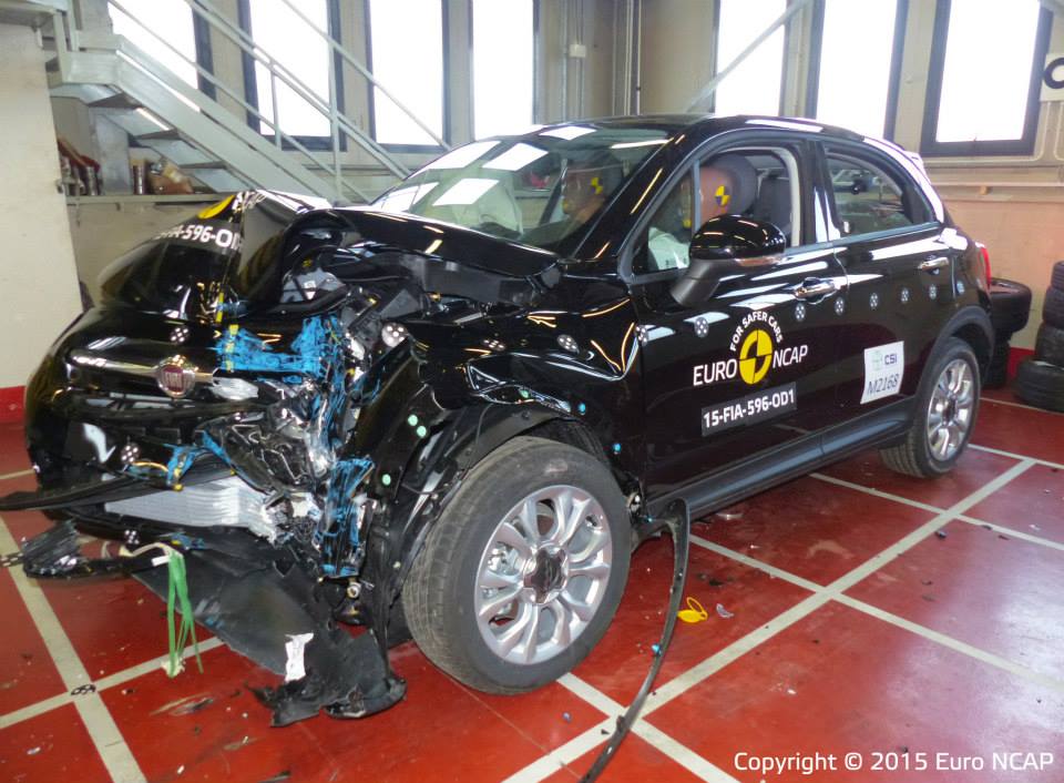 EuroNCAP crashtests in 2015 uitgevoerd met de Renault Espace, Fiat 500X, Mazda2 en Suzuki Vitara.