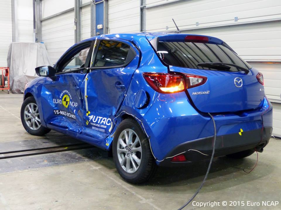 EuroNCAP crashtests in 2015 uitgevoerd met de Renault Espace, Fiat 500X, Mazda2 en Suzuki Vitara.
