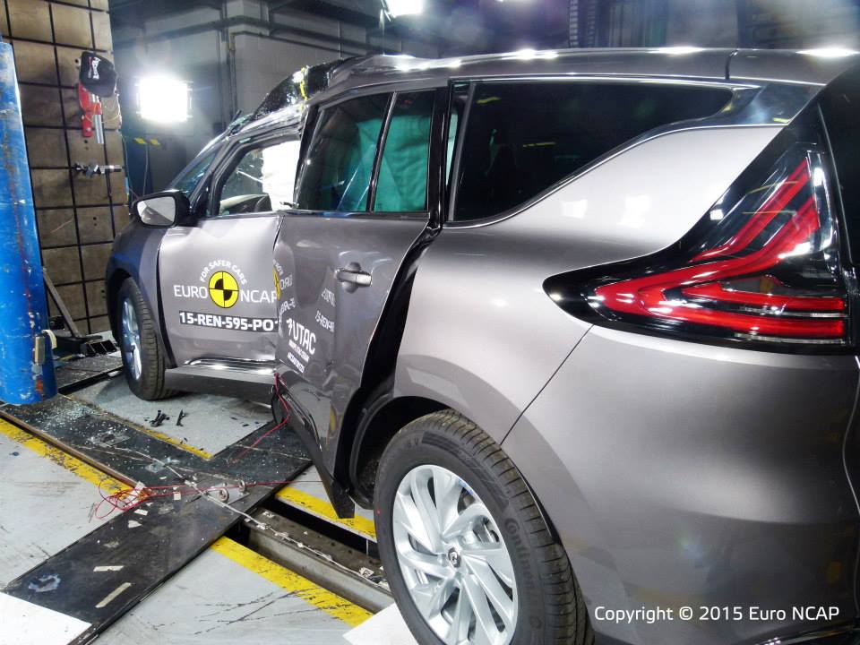 EuroNCAP crashtests in 2015 uitgevoerd met de Renault Espace, Fiat 500X, Mazda2 en Suzuki Vitara.