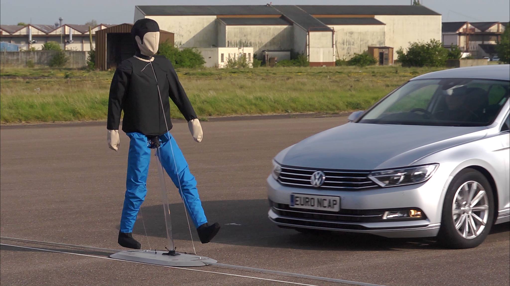 Het botsproefinstituut EuroNCAP gaat vanaf 2016 voetgangersdetectie opnemen in de crashtest van nieuwe auto's.