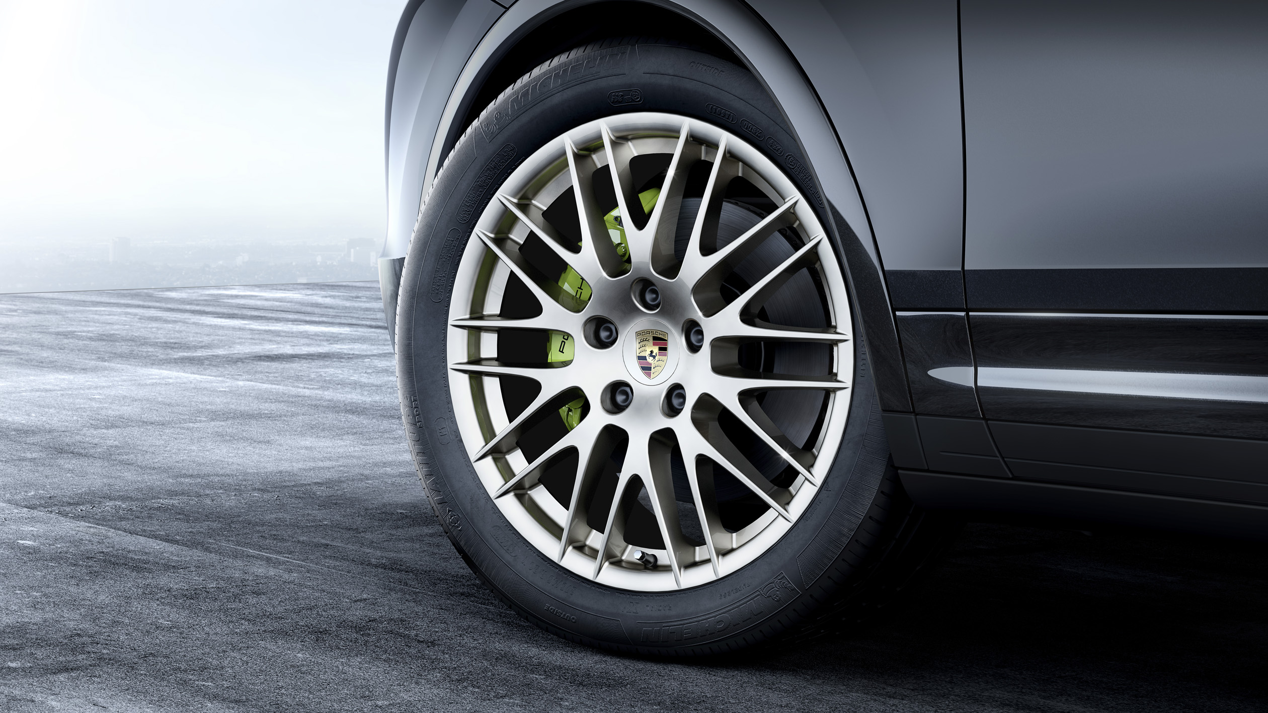 Met de Cayenne Platinum Edition brengt Porsche een smaakvolle en exclusieve uitvoering van de Cayenne op de markt. Hij is vanaf juni verkrijgbaar als diesel of plug-in hybride.