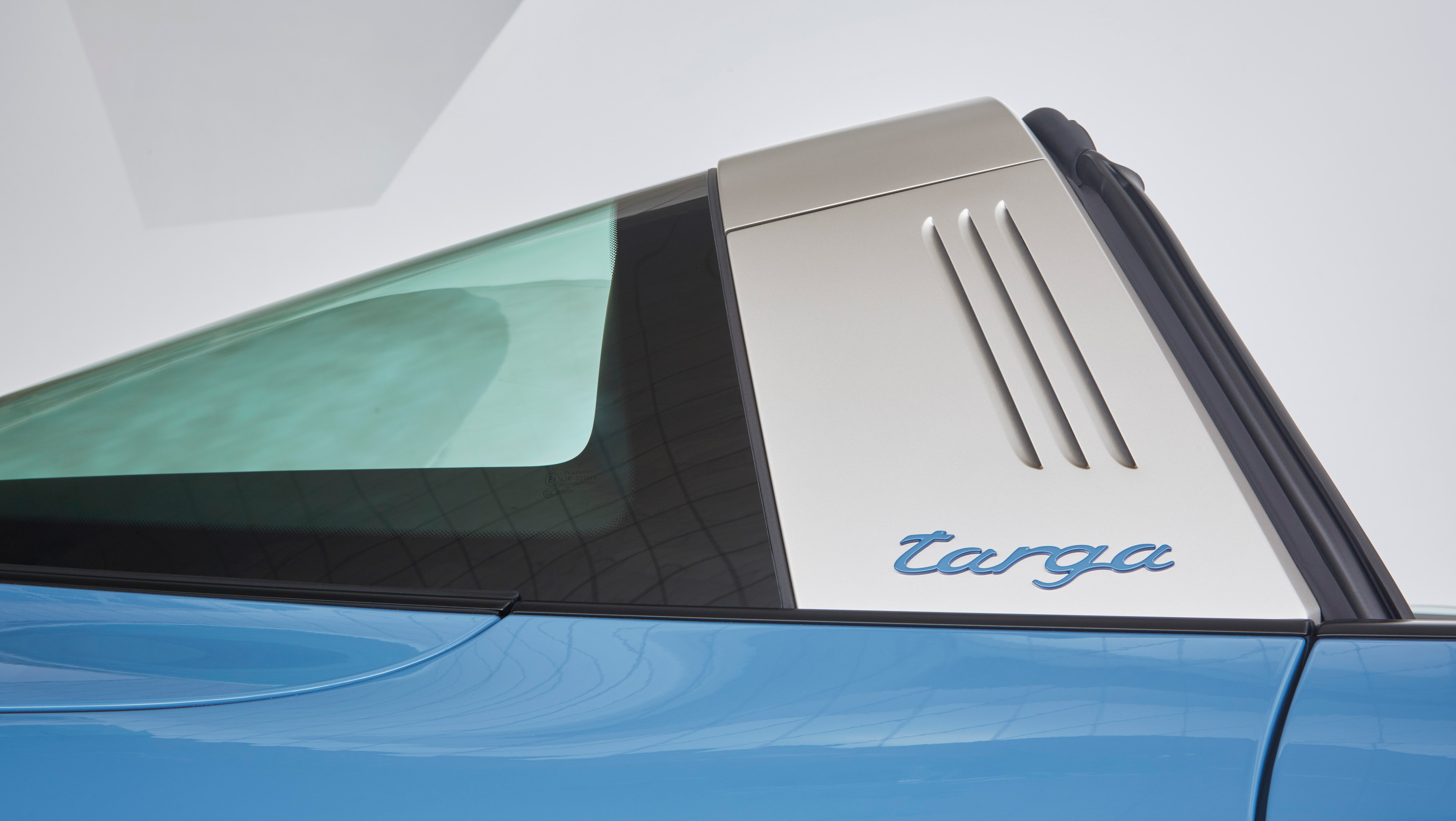 Porsche presenteert 911 Targa 4S Exclusive Design Edition met exclusieve details en een uniek fotoboek. Het is de liefhebberseditie voor Porsche 911 Targa rijders.