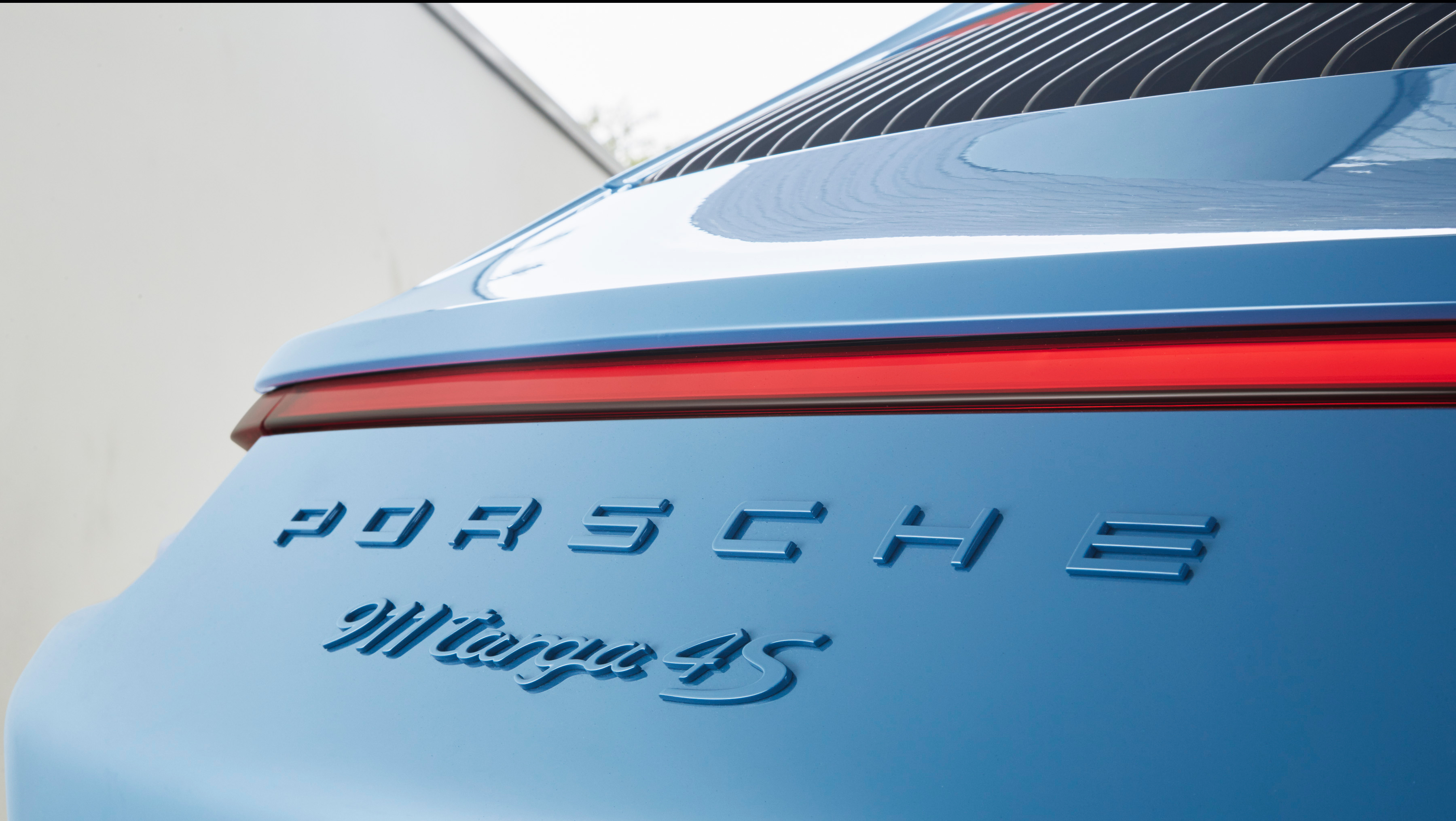 Porsche presenteert 911 Targa 4S Exclusive Design Edition met exclusieve details en een uniek fotoboek. Het is de liefhebberseditie voor Porsche 911 Targa rijders.