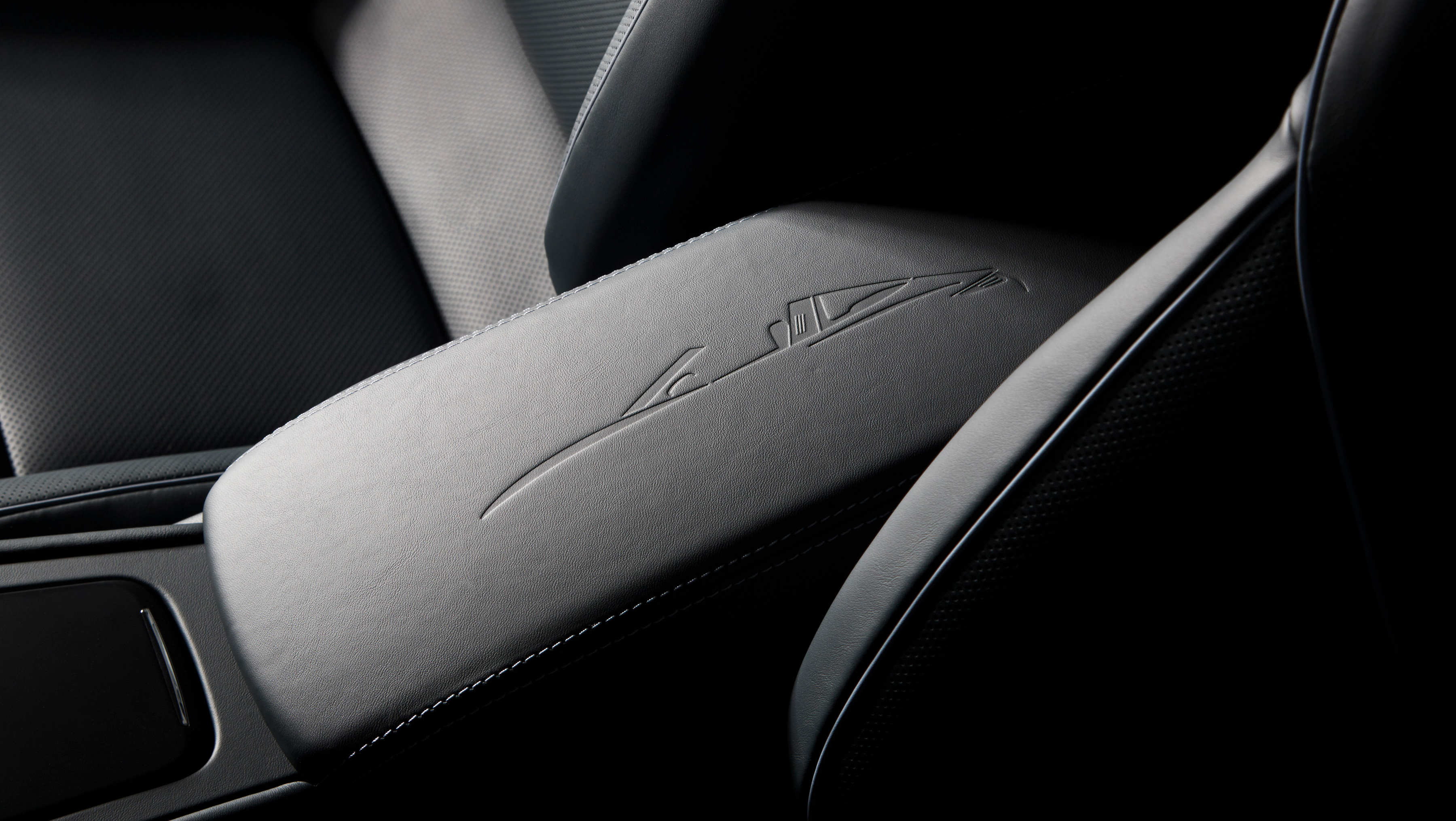 Porsche presenteert 911 Targa 4S Exclusive Design Edition met exclusieve details en een uniek fotoboek. Het is de liefhebberseditie voor Porsche 911 Targa rijders.