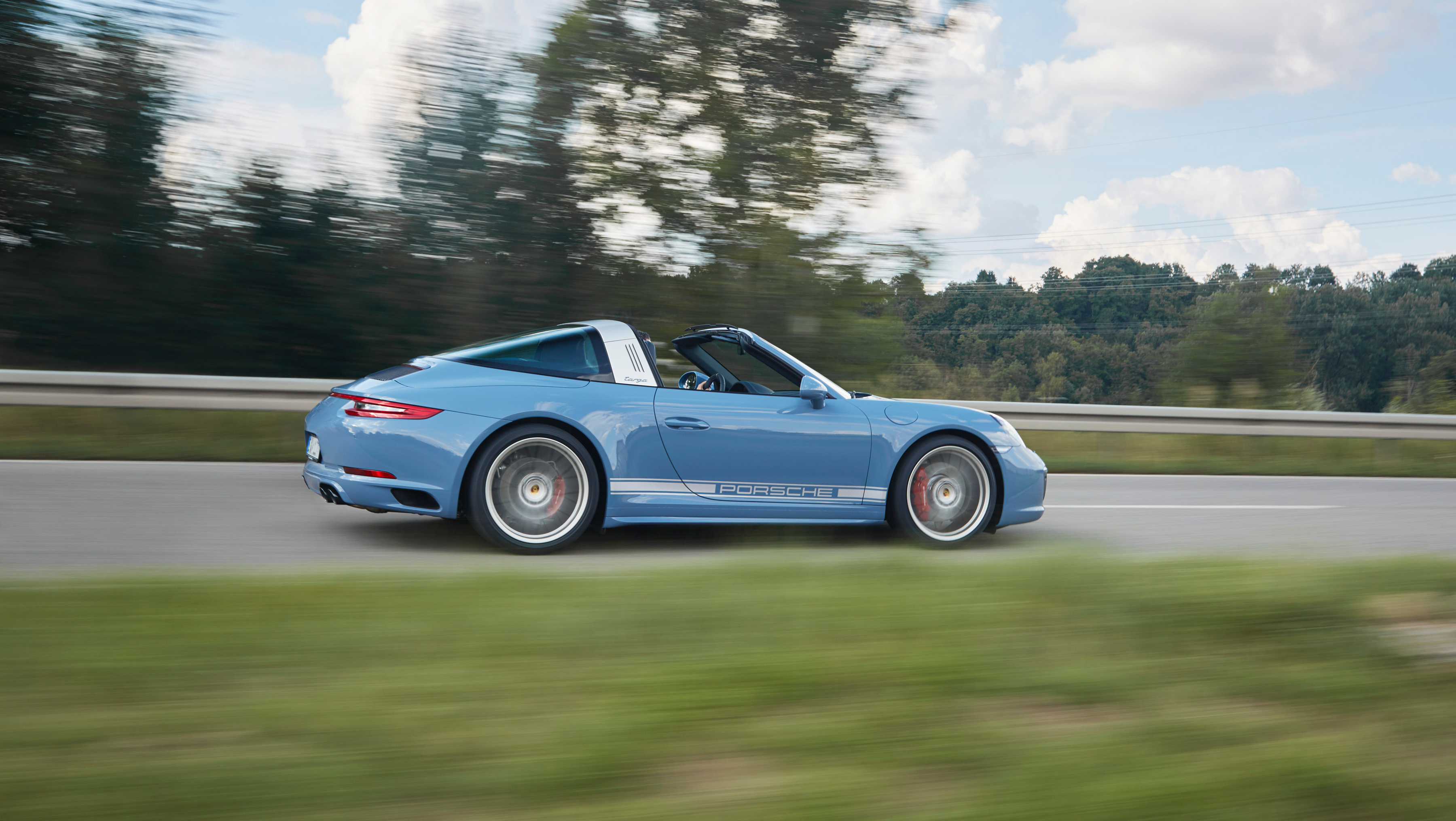 Porsche presenteert 911 Targa 4S Exclusive Design Edition met exclusieve details en een uniek fotoboek. Het is de liefhebberseditie voor Porsche 911 Targa rijders.