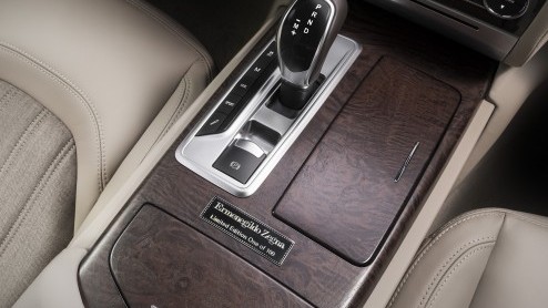 Maserati trekt op de Autosalon van Genve het doek van de Quattroporte Ermenegildo Zegna Limited Edition en een nieuwe concept car.