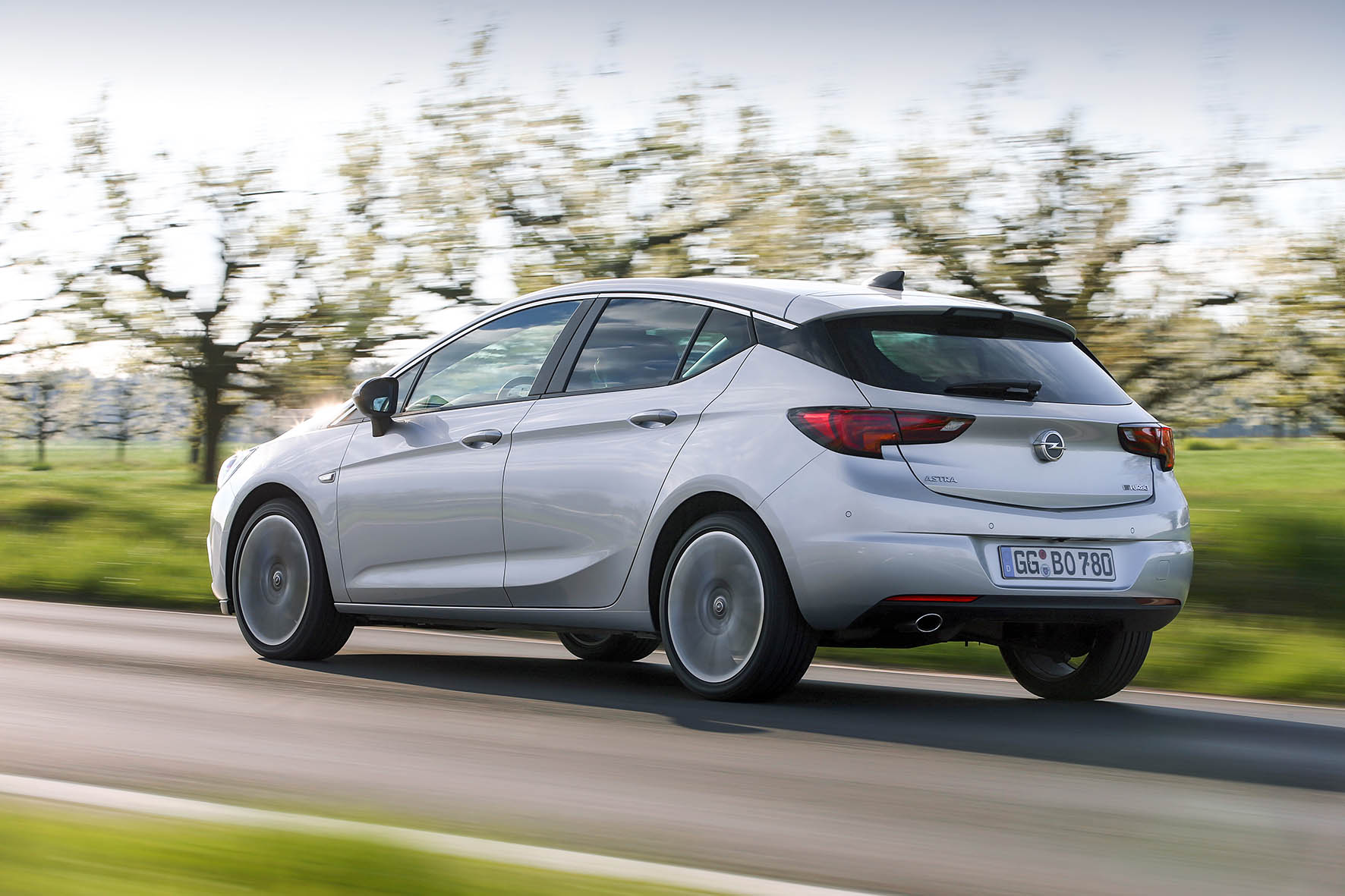 Opel introduceert voor de nieuwe Astra een 1.6 BiTurbo dieselmotor met 160 pk en 350 Nm. Daarmee profiteert de Astra diesel van 21% bijtelling.