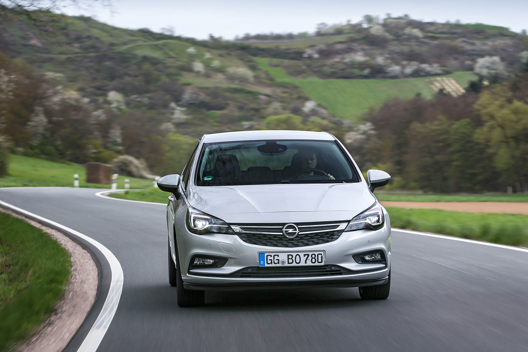Opel introduceert voor de nieuwe Astra een 1.6 BiTurbo dieselmotor met 160 pk en 350 Nm. Daarmee profiteert de Astra diesel van 21% bijtelling.