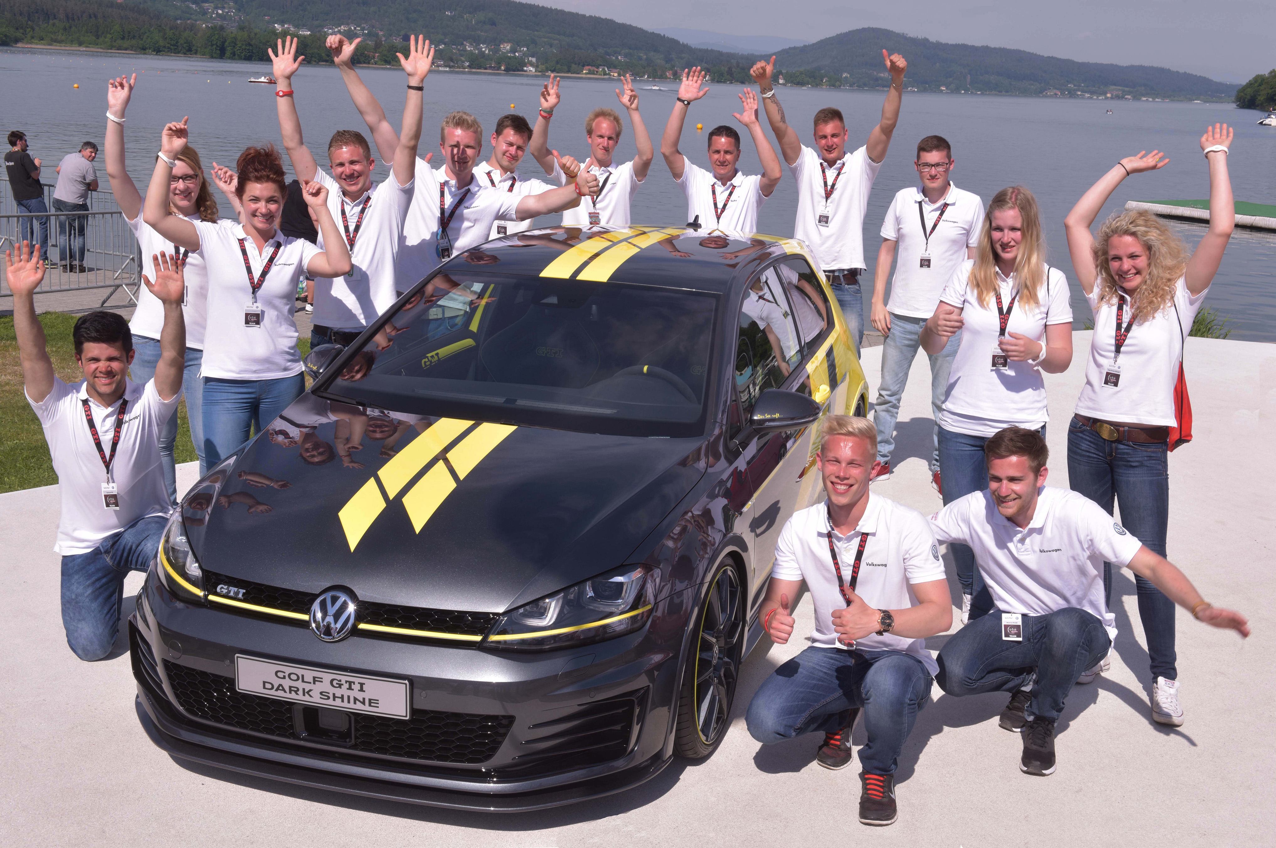 Volkswagen presenteert een aantal extreme conceptcars op Wrthersee. Inmiddels is het ook traditie dat leerling monteurs los mogen gaan op een auto. Dit is het resultaat: de Golf GTI Dark Shine.