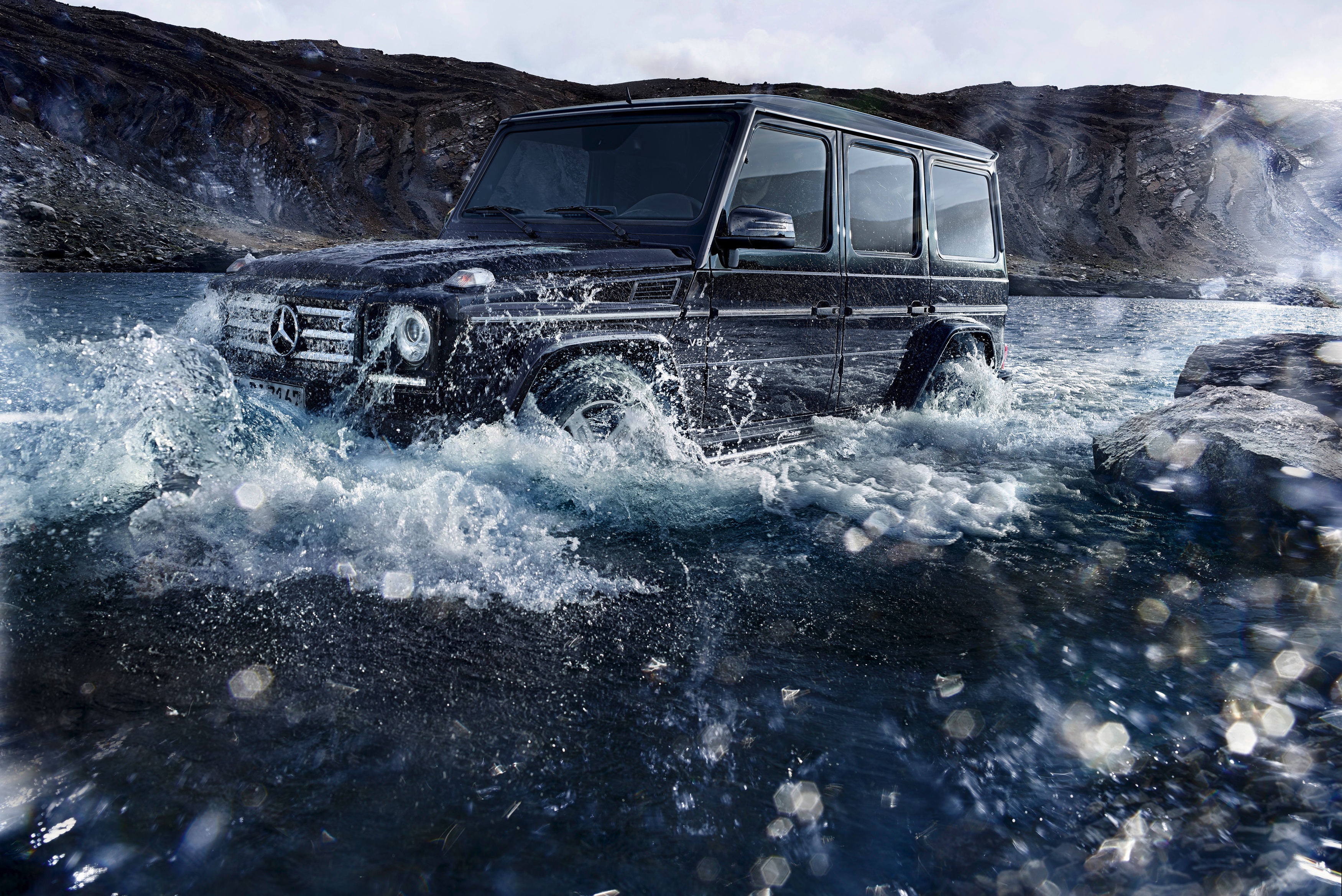 Nieuwe Euro6-motoren zorgen voor iets lagere vanafprijzen voor de Mercedes-Benz G-Klasse. Ook nieuw in de prijslijst is de G500 4x4. De gemiddelde twee-onder-een-kapper kost minder.