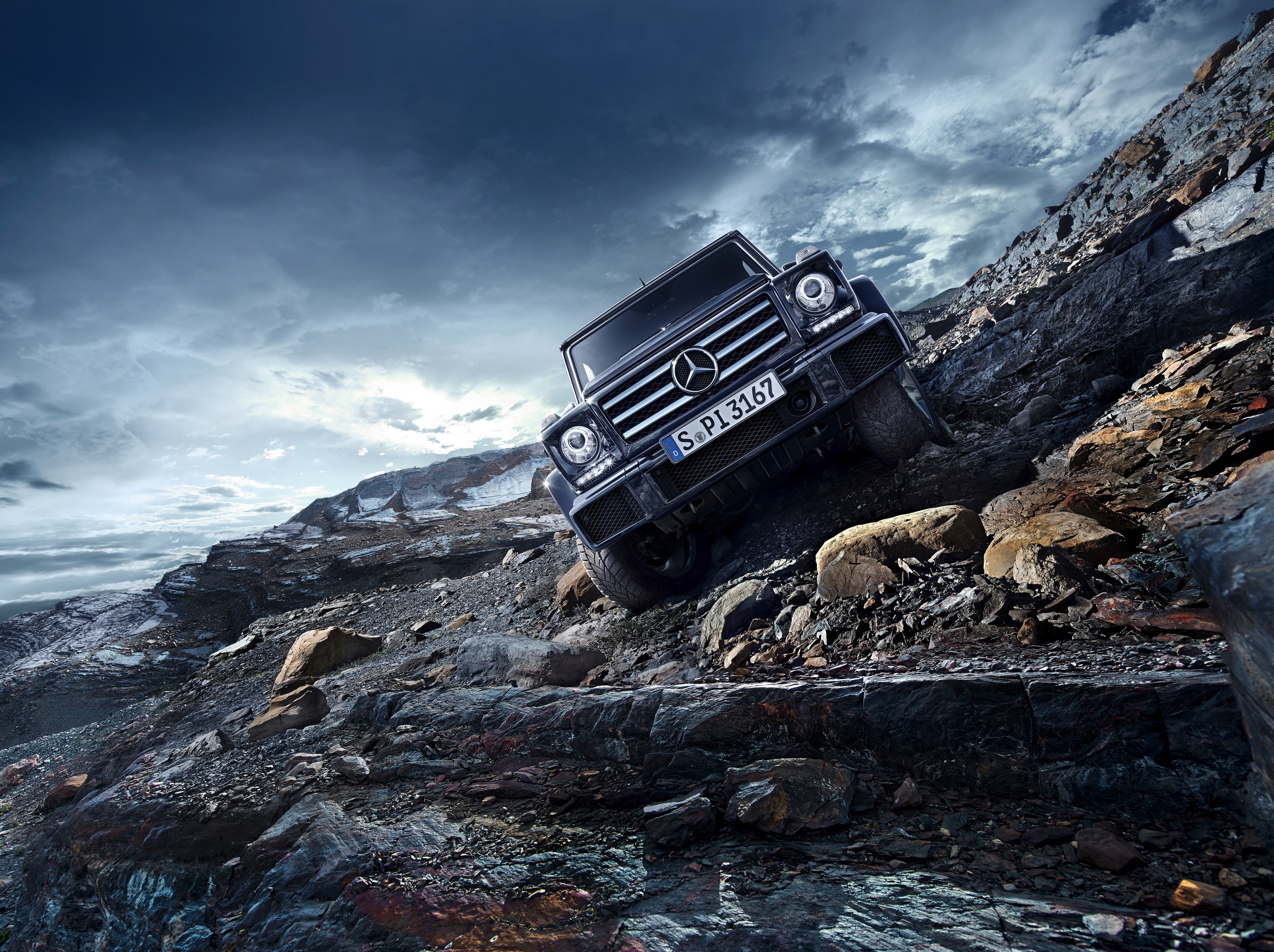 Nieuwe Euro6-motoren zorgen voor iets lagere vanafprijzen voor de Mercedes-Benz G-Klasse. Ook nieuw in de prijslijst is de G500 4x4. De gemiddelde twee-onder-een-kapper kost minder.