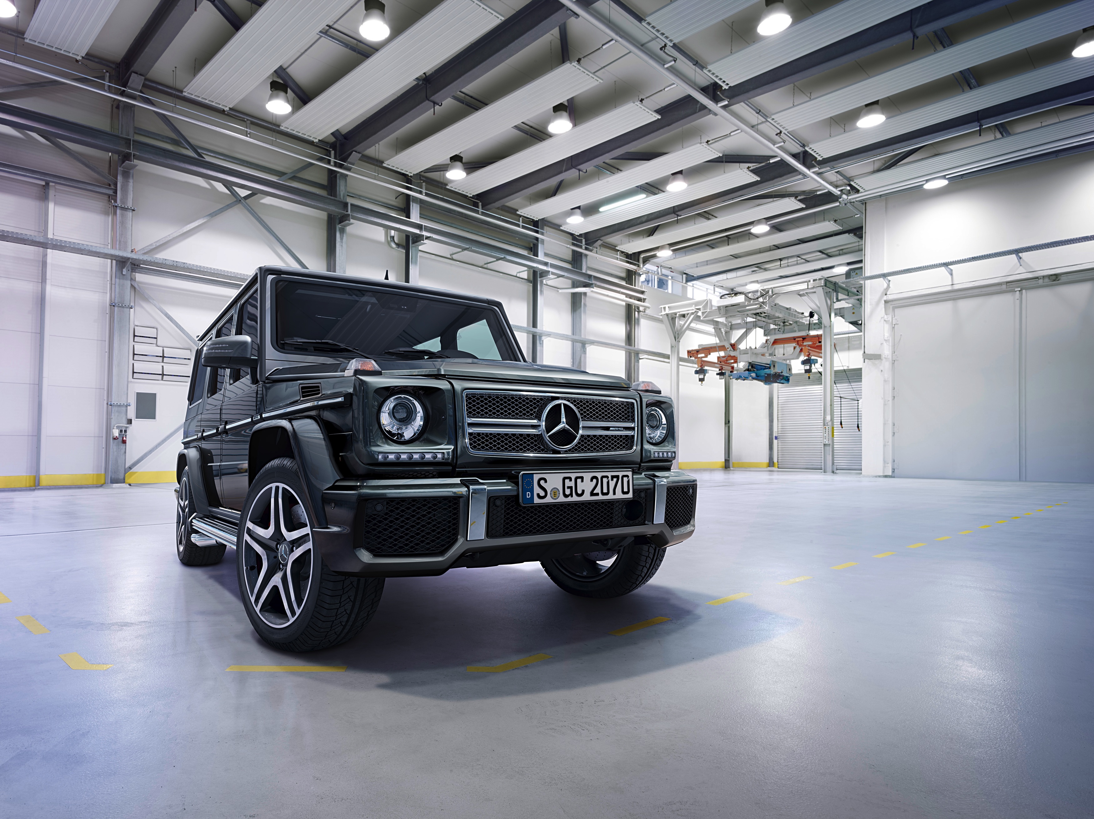 Nieuwe Euro6-motoren zorgen voor iets lagere vanafprijzen voor de Mercedes-Benz G-Klasse. Ook nieuw in de prijslijst is de G500 4x4. De gemiddelde twee-onder-een-kapper kost minder.