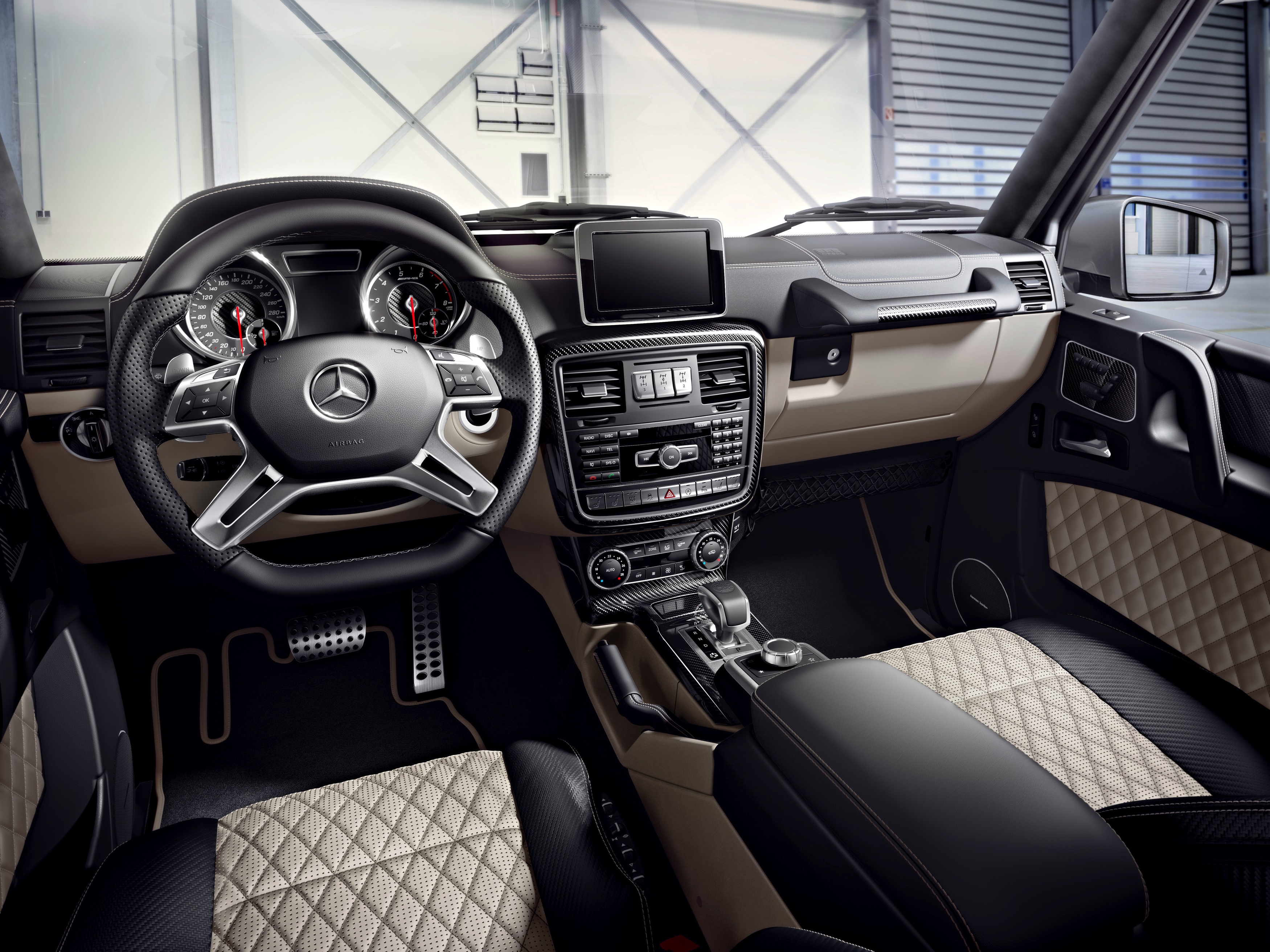 Nieuwe Euro6-motoren zorgen voor iets lagere vanafprijzen voor de Mercedes-Benz G-Klasse. Ook nieuw in de prijslijst is de G500 4x4. De gemiddelde twee-onder-een-kapper kost minder.