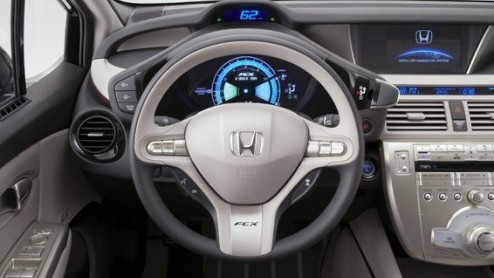 Honda heeft al de Civic IMA hybride in het modelgamma, maar daar moet sinds vandaag de FCX Clarity aan toegevoegd worden. Deze auto werd in Los Angeles onthuld en rijdt op waterstof. Toekomstmuziek bl