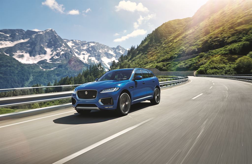 Eerste indruk Jaguar F-PACE tijdens de introductie in Montenegro. AutoVandaag rijdt de eerste kilometers alvorens de SUV in juni bij de dealer staat.