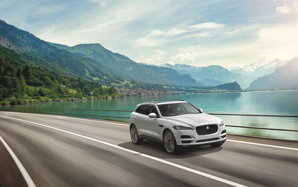 Eerste indruk Jaguar F-PACE tijdens de introductie in Montenegro. AutoVandaag rijdt de eerste kilometers alvorens de SUV in juni bij de dealer staat.