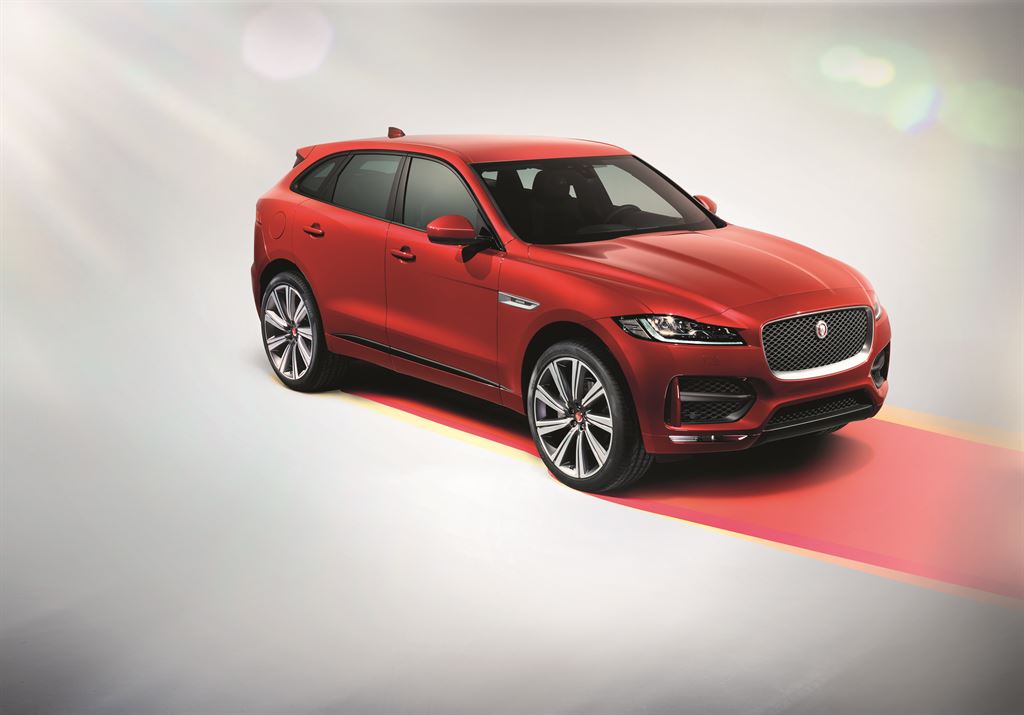 Eerste indruk Jaguar F-PACE tijdens de introductie in Montenegro. AutoVandaag rijdt de eerste kilometers alvorens de SUV in juni bij de dealer staat.