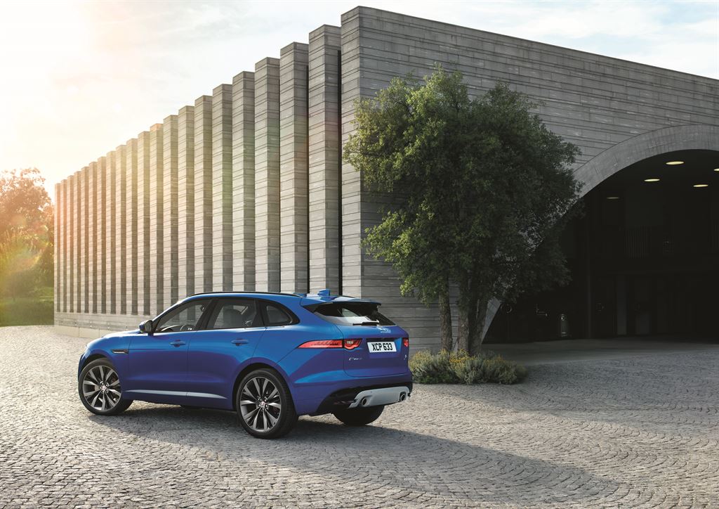 Eerste indruk Jaguar F-PACE tijdens de introductie in Montenegro. AutoVandaag rijdt de eerste kilometers alvorens de SUV in juni bij de dealer staat.