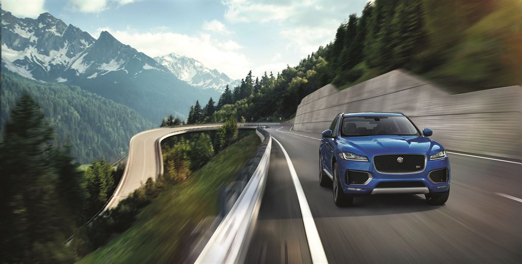 Eerste indruk Jaguar F-PACE tijdens de introductie in Montenegro. AutoVandaag rijdt de eerste kilometers alvorens de SUV in juni bij de dealer staat.