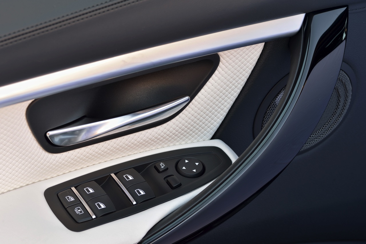 BMW voert 3 Serie LCI facelift door in 2015 en introduceert nieuwe versies met 3 cilinder. Ook verschijnt de 330e in 2016 als plug-in hybride.