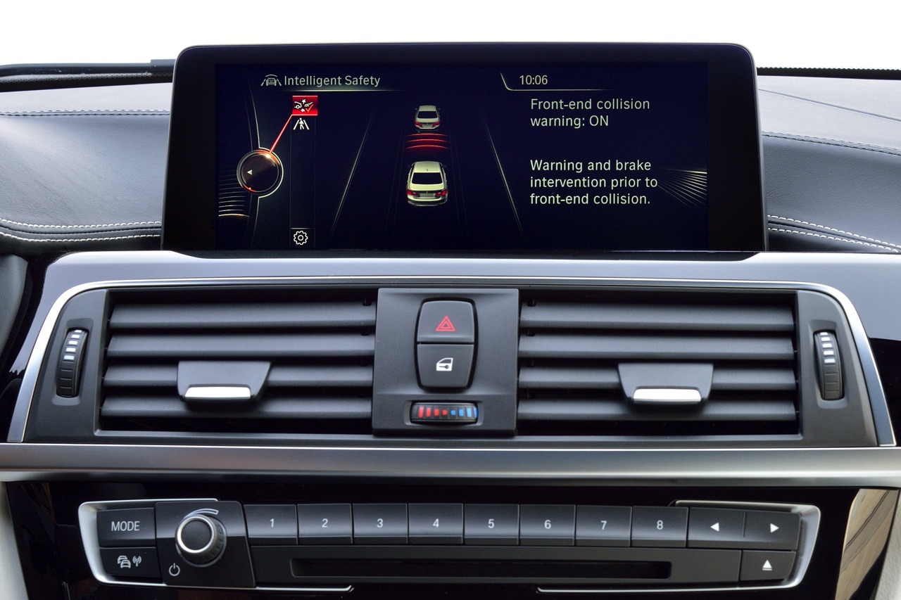 BMW voert 3 Serie LCI facelift door in 2015 en introduceert nieuwe versies met 3 cilinder. Ook verschijnt de 330e in 2016 als plug-in hybride.