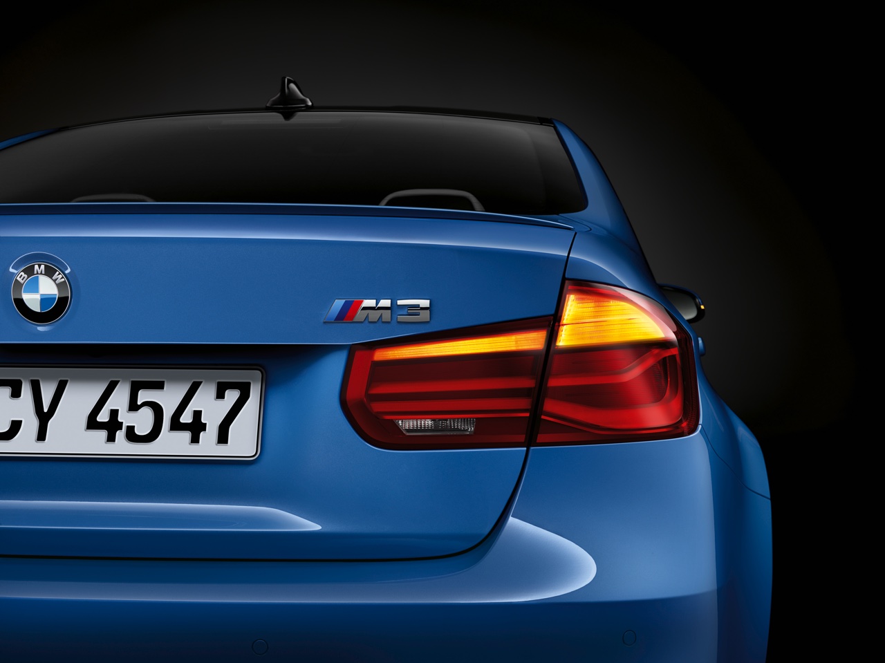 BMW voert 3 Serie LCI facelift door in 2015 en introduceert nieuwe versies met 3 cilinder. Ook verschijnt de 330e in 2016 als plug-in hybride.