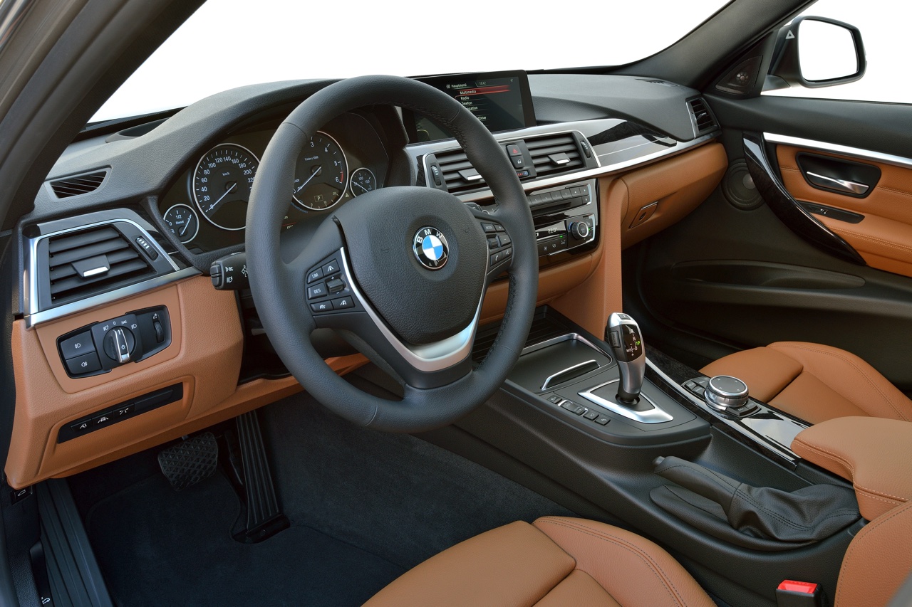 BMW voert 3 Serie LCI facelift door in 2015 en introduceert nieuwe versies met 3 cilinder. Ook verschijnt de 330e in 2016 als plug-in hybride.