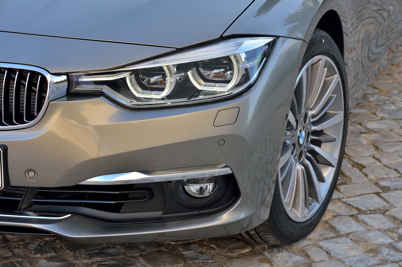 BMW voert 3 Serie LCI facelift door in 2015 en introduceert nieuwe versies met 3 cilinder. Ook verschijnt de 330e in 2016 als plug-in hybride.