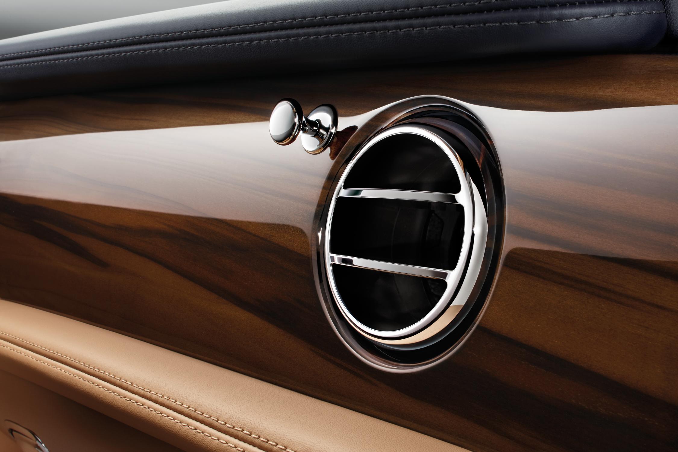 Facelift Bentley Mulsanne introduceert ook Mulsanne Speed en de Mulsanne Exended Wheelbase uitvoering met nog meer beenruimte.