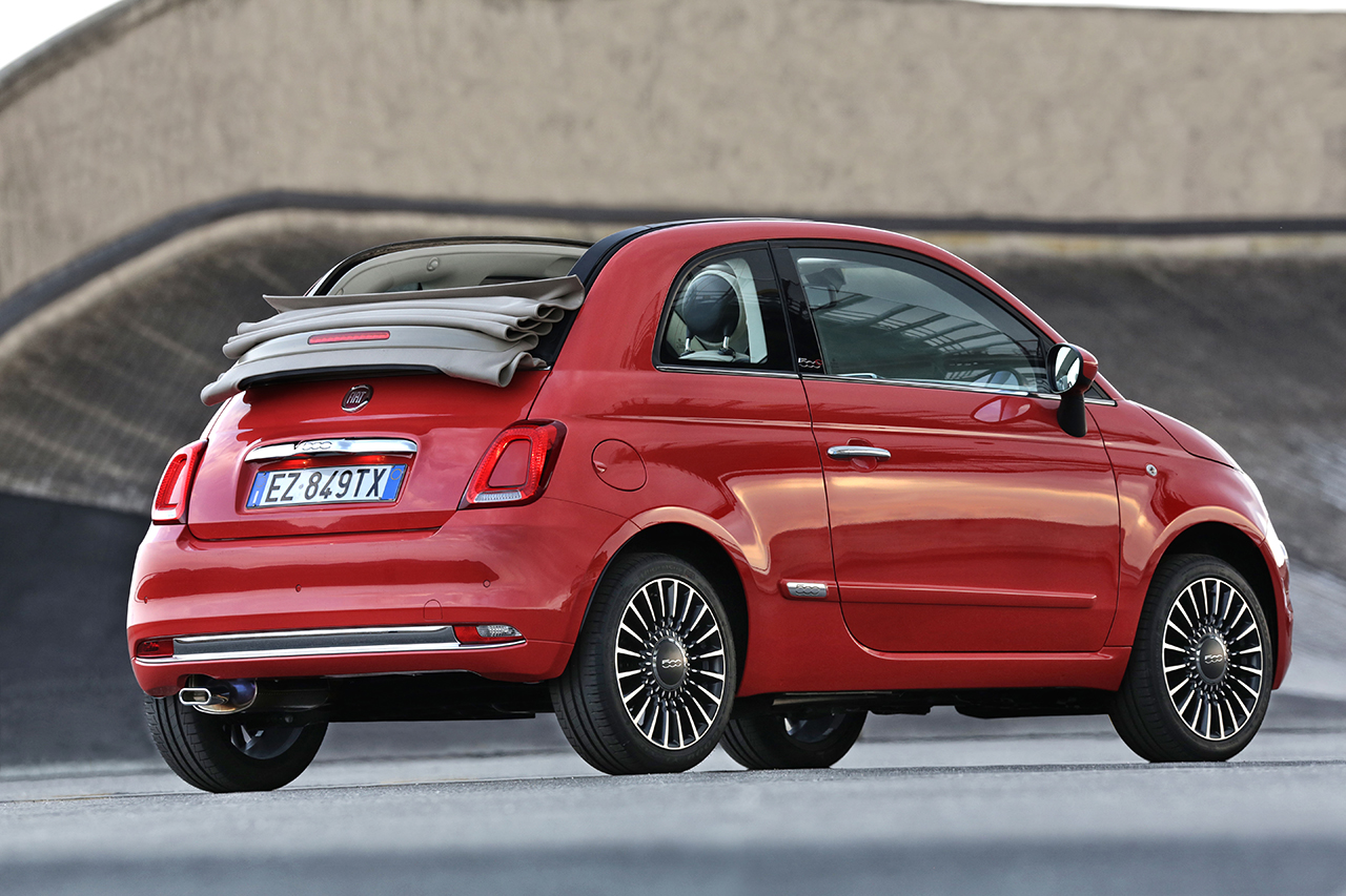 Nieuwe Fiat 500 onthuld. De 500 facelift is subtiel en geeft de populaire Italiaanse stadsauto nog meer stijl. Vanaf september is hij in Nederland.