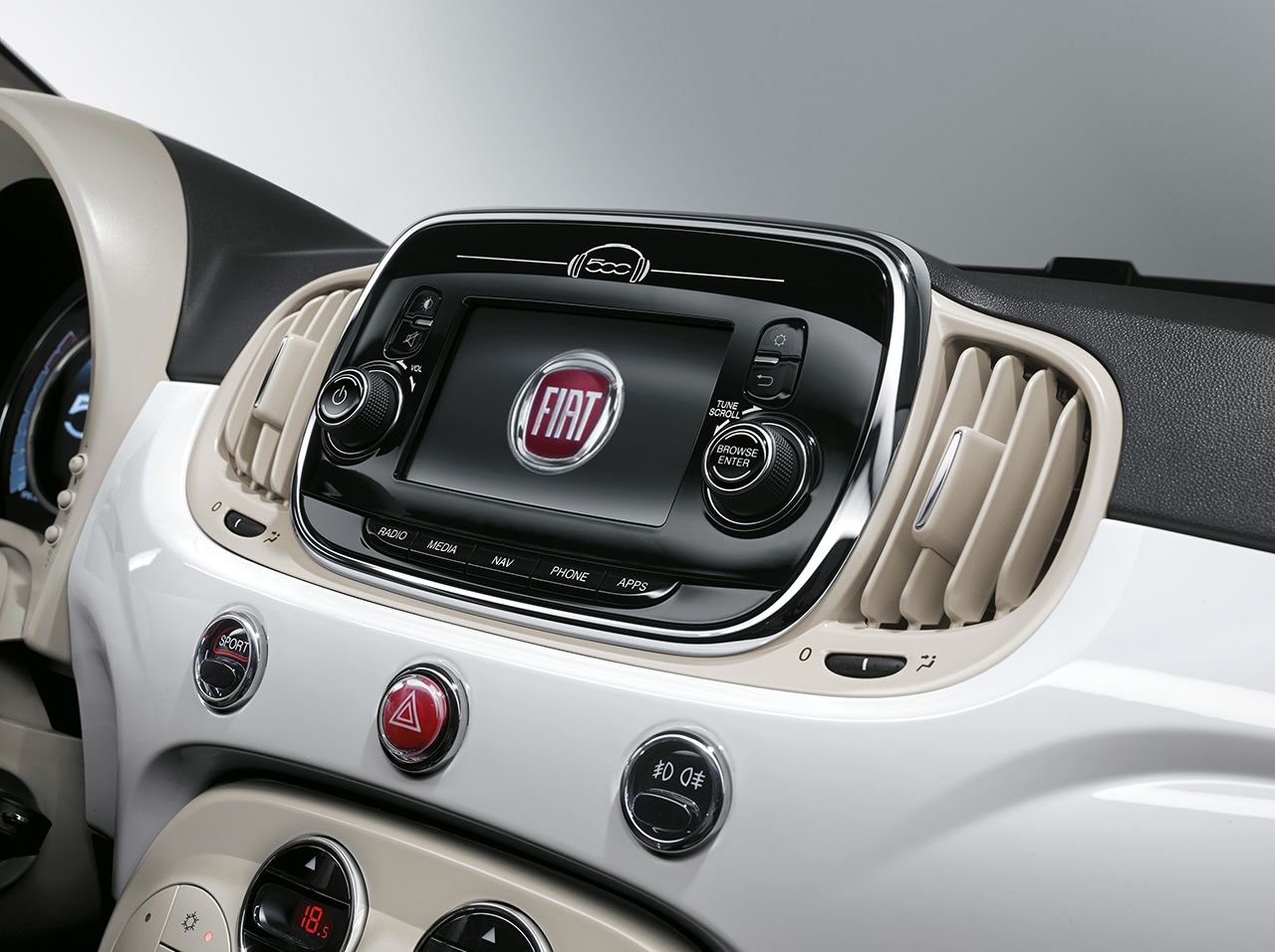 Nieuwe Fiat 500 onthuld. De 500 facelift is subtiel en geeft de populaire Italiaanse stadsauto nog meer stijl. Vanaf september is hij in Nederland.