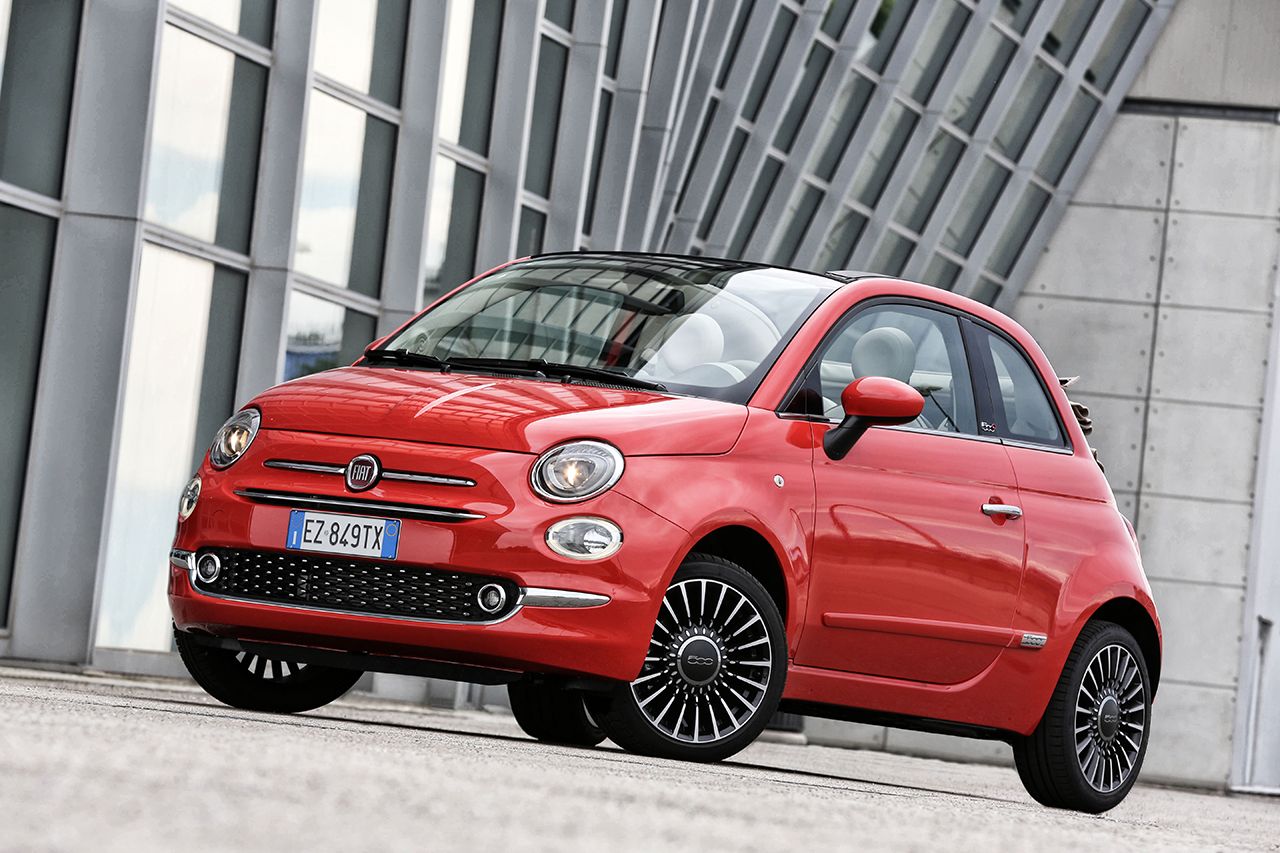 Nieuwe Fiat 500 onthuld. De 500 facelift is subtiel en geeft de populaire Italiaanse stadsauto nog meer stijl. Vanaf september is hij in Nederland.