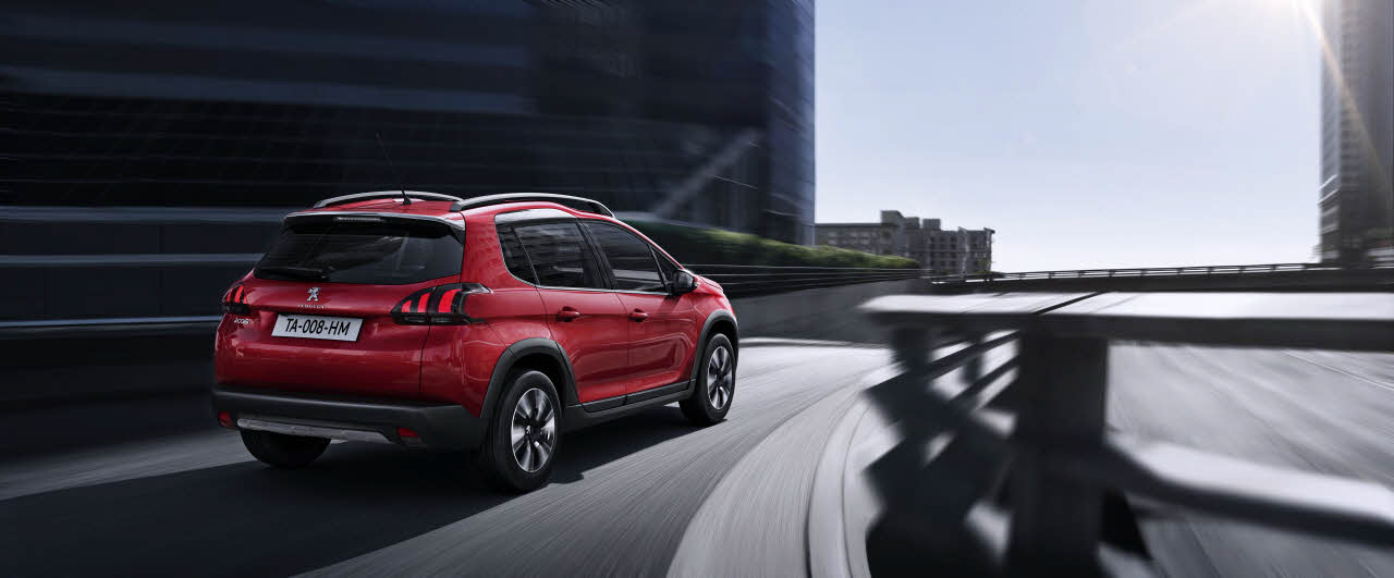 Het nieuwe gezicht van de Peugeot 2008 geeft samen met de GT Line vorm aan de facelift die Peugeot voor de SUV in gedachten heeft.