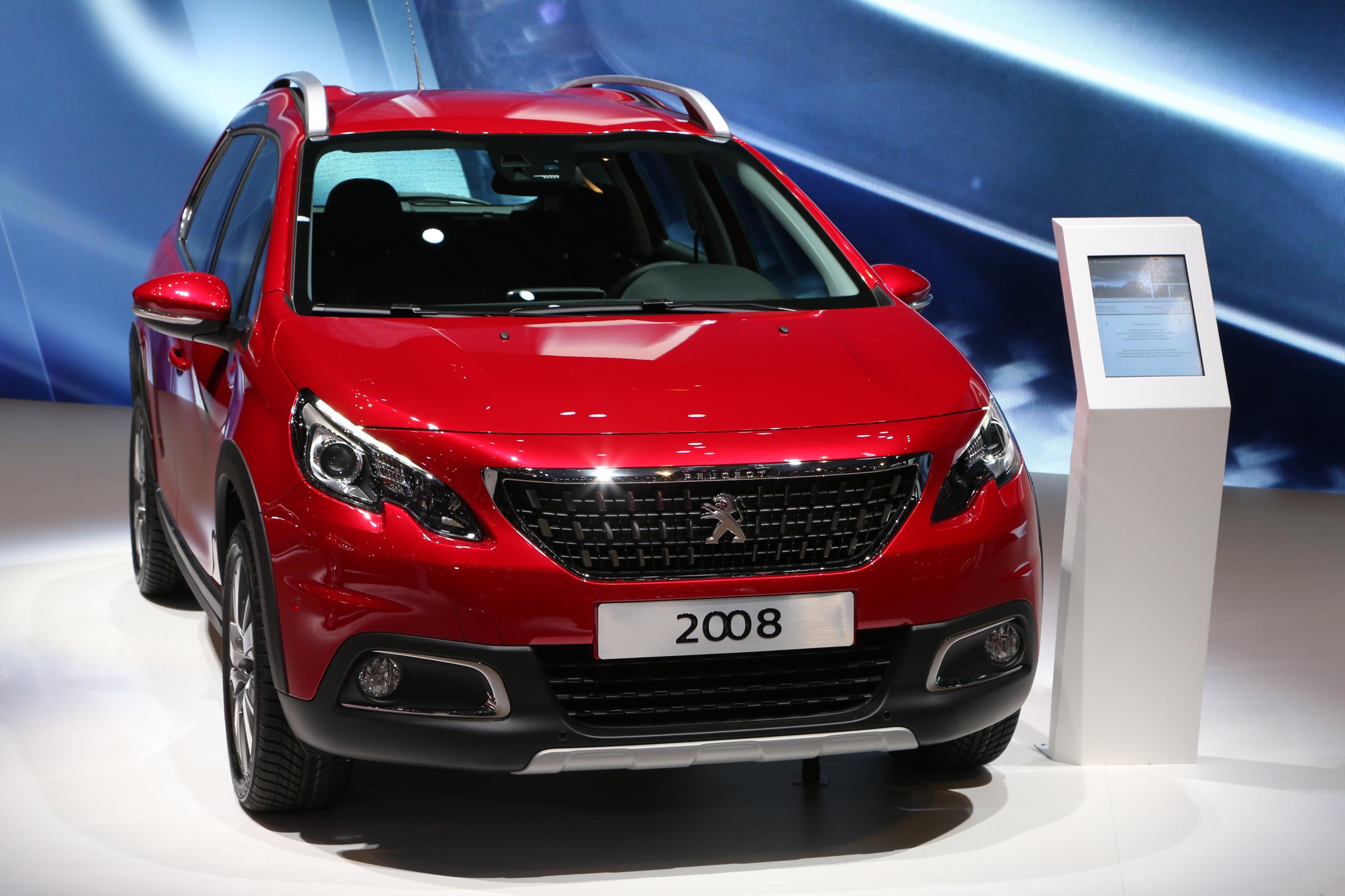 Het nieuwe gezicht van de Peugeot 2008 geeft samen met de GT Line vorm aan de facelift die Peugeot voor de SUV in gedachten heeft.