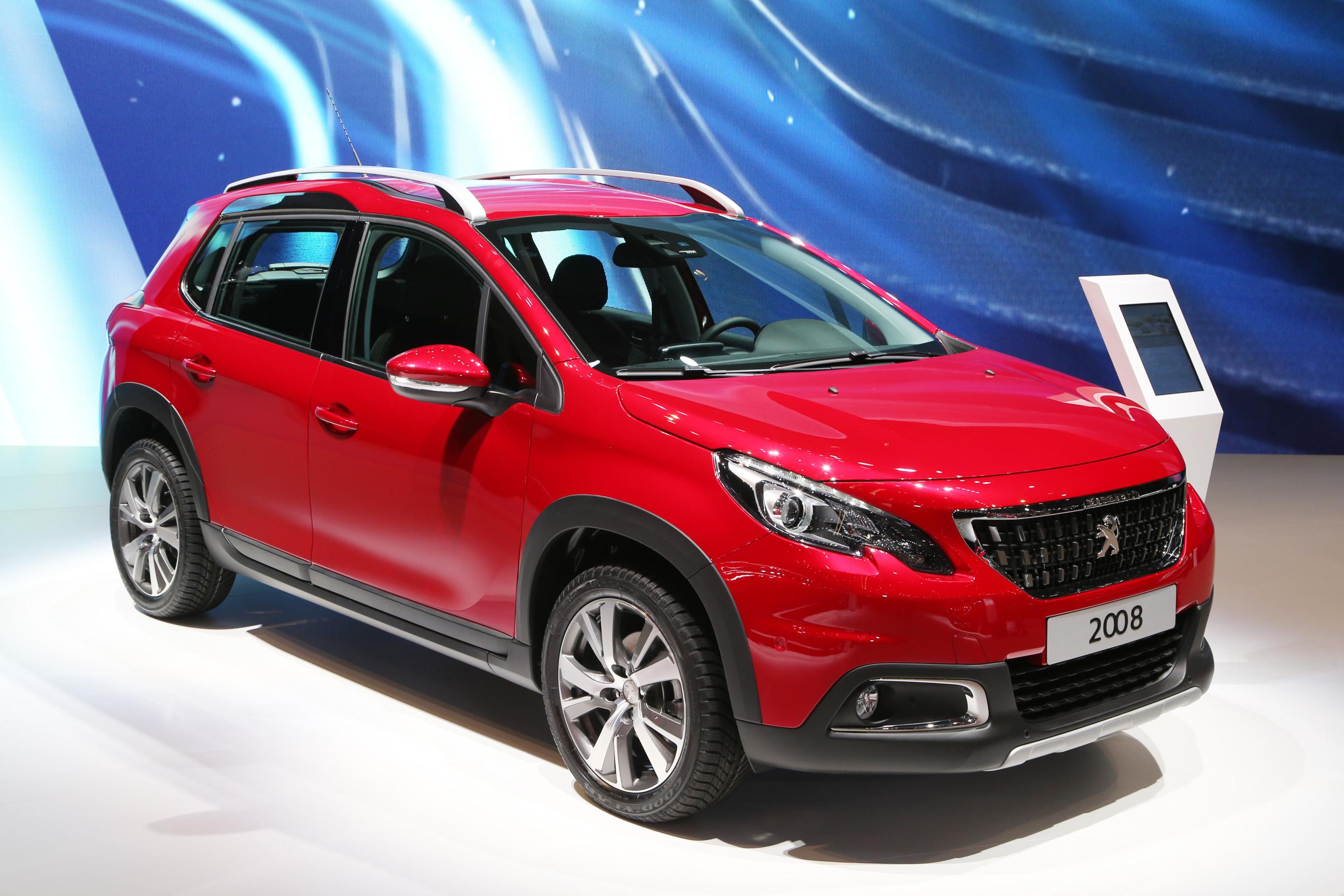 Het nieuwe gezicht van de Peugeot 2008 geeft samen met de GT Line vorm aan de facelift die Peugeot voor de SUV in gedachten heeft.