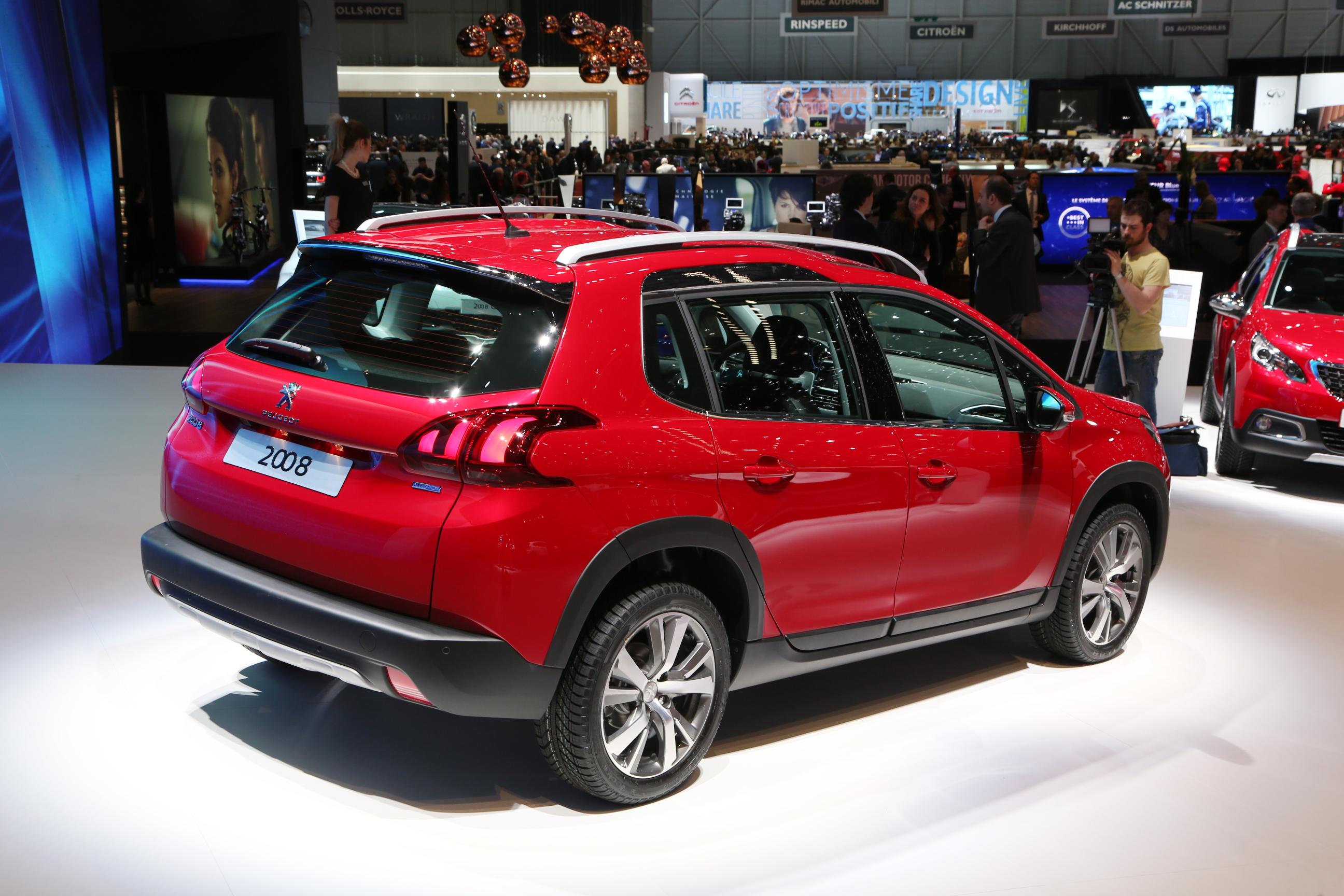 Het nieuwe gezicht van de Peugeot 2008 geeft samen met de GT Line vorm aan de facelift die Peugeot voor de SUV in gedachten heeft.