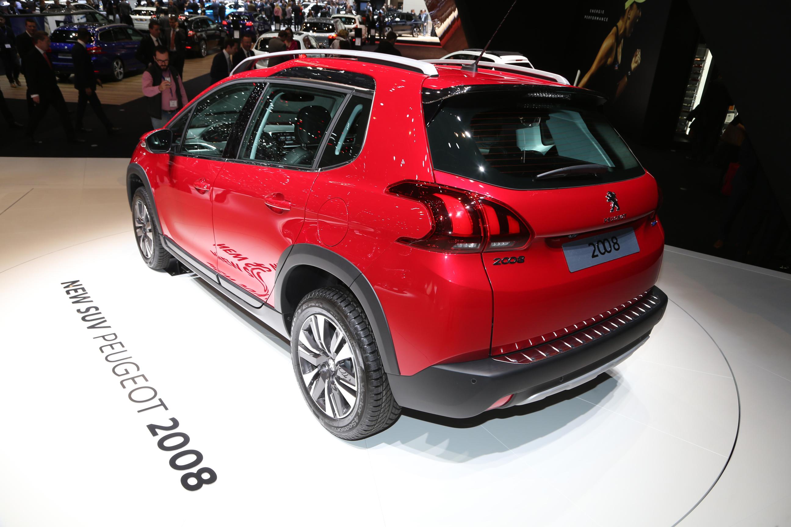 Het nieuwe gezicht van de Peugeot 2008 geeft samen met de GT Line vorm aan de facelift die Peugeot voor de SUV in gedachten heeft.
